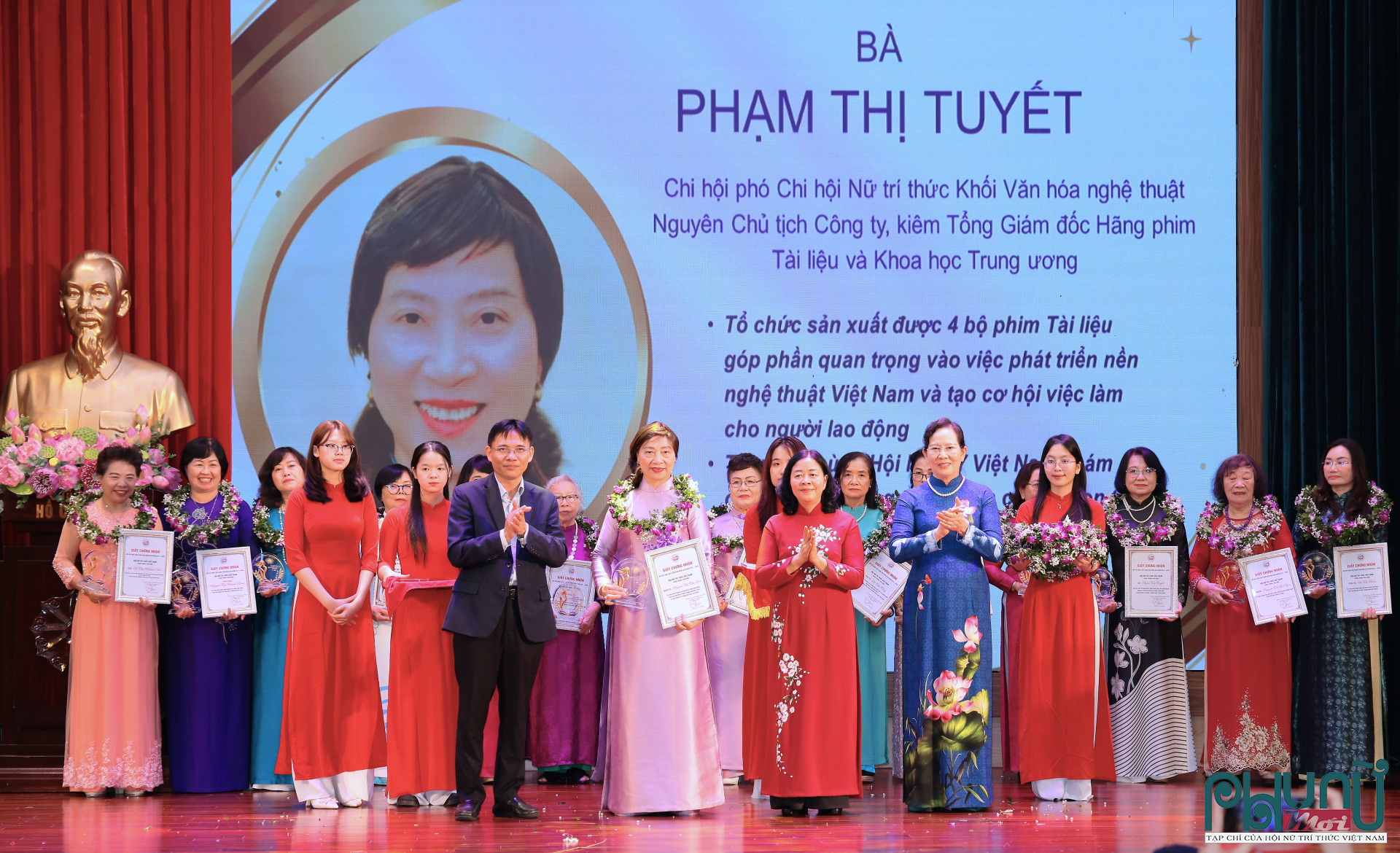 Bà Phạm Thị Tuyết, Chi hội phó Chi hội Nữ trí thức Khối Văn hóa Nghệ thuật, nguyên Chủ tịch Công ty, kiêm Tổng Giám đốc Hãng phim Tài liệu và Khoa học Trung ương; Giám đốc Hãng phim thuộc Hội Điện ảnh Việt Nam