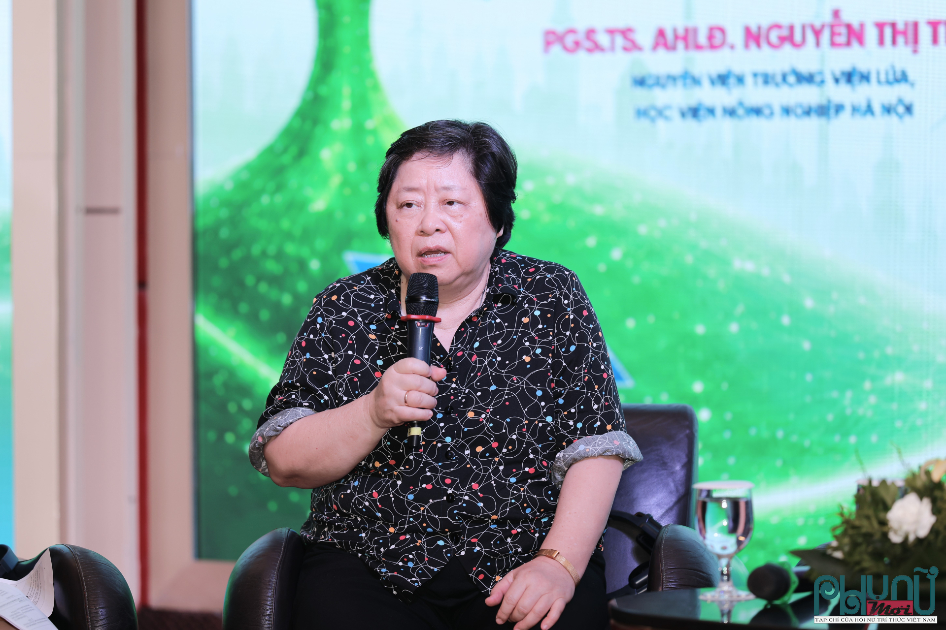 GS.TS. Đặng Diễm Hồng, Nguyên Trưởng phòng Công nghệ tảo, Viện Công nghệ sinh họcNay là Phòng Vi sinh vật học phân tử, Viện Sinh học Viện Hàn lâm Khoa học và Công nghệ Việt Nam.