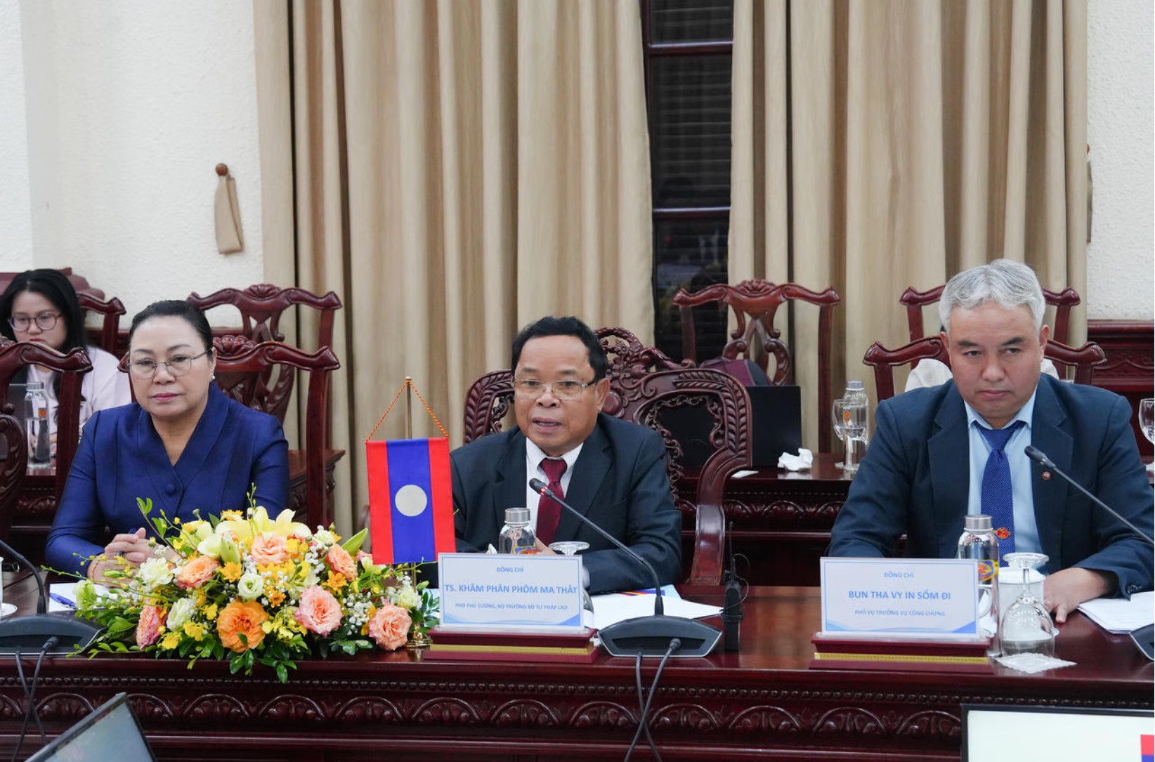 Đồng chí Khăm-phăn Phôm-ma-thắt khẳng định Bộ Tư pháp Lào luôn coi trọng và đánh giá cao sự hỗ trợ thiết thực của Bộ Tư pháp Việt Nam. Ảnh: BPL