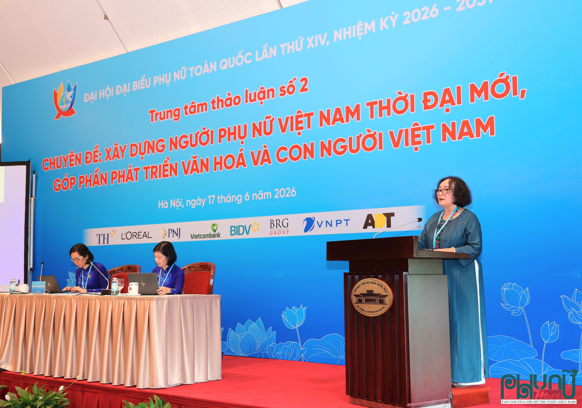  TS. Phạm Thị Mỵ, Phó Chủ tịch Thường trực Hội Nữ trí thức Việt Nam trình bày tham luận