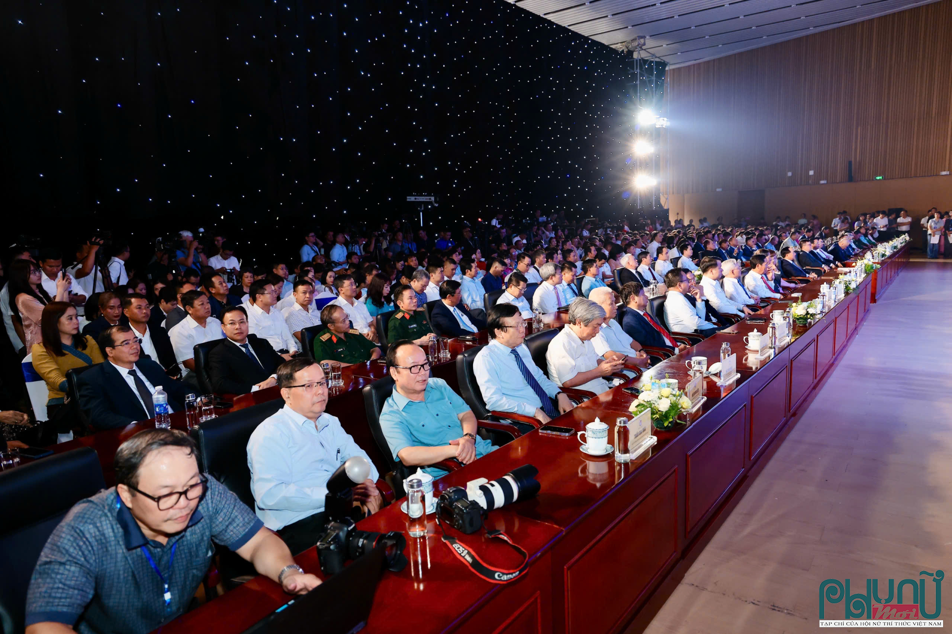 Các đại biểu tham dự lễ khai mạc Hội báo toàn quốc 2026.