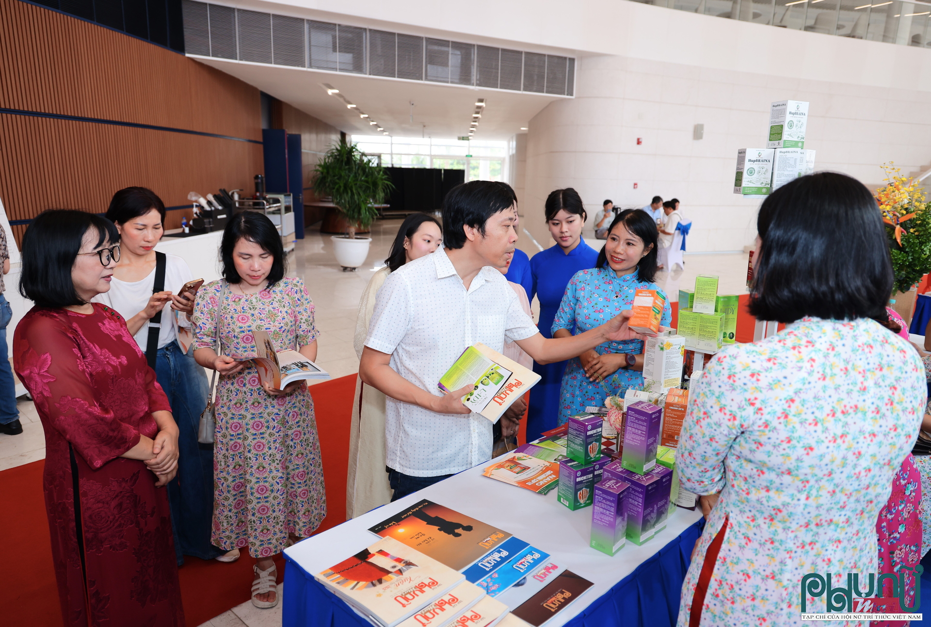 Nhiều sản phẩm nghiên cứu khoa học được giới thiệu trực quan, tạo điều kiện để khách tham quan quan sát, tìm hiểu và trải nghiệm