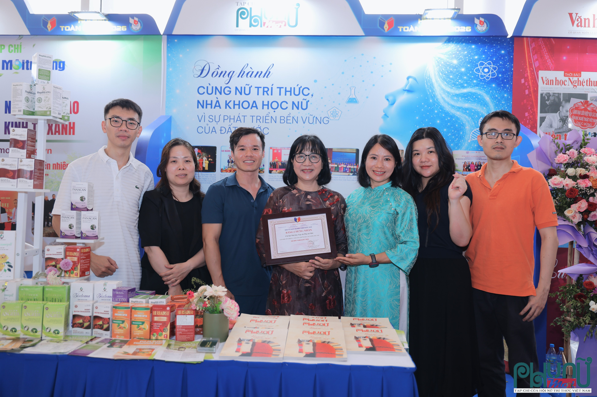 Gian trưng bày Tạo chí Phụ nữ Mới tại Hội Báo toàn quốc 2026