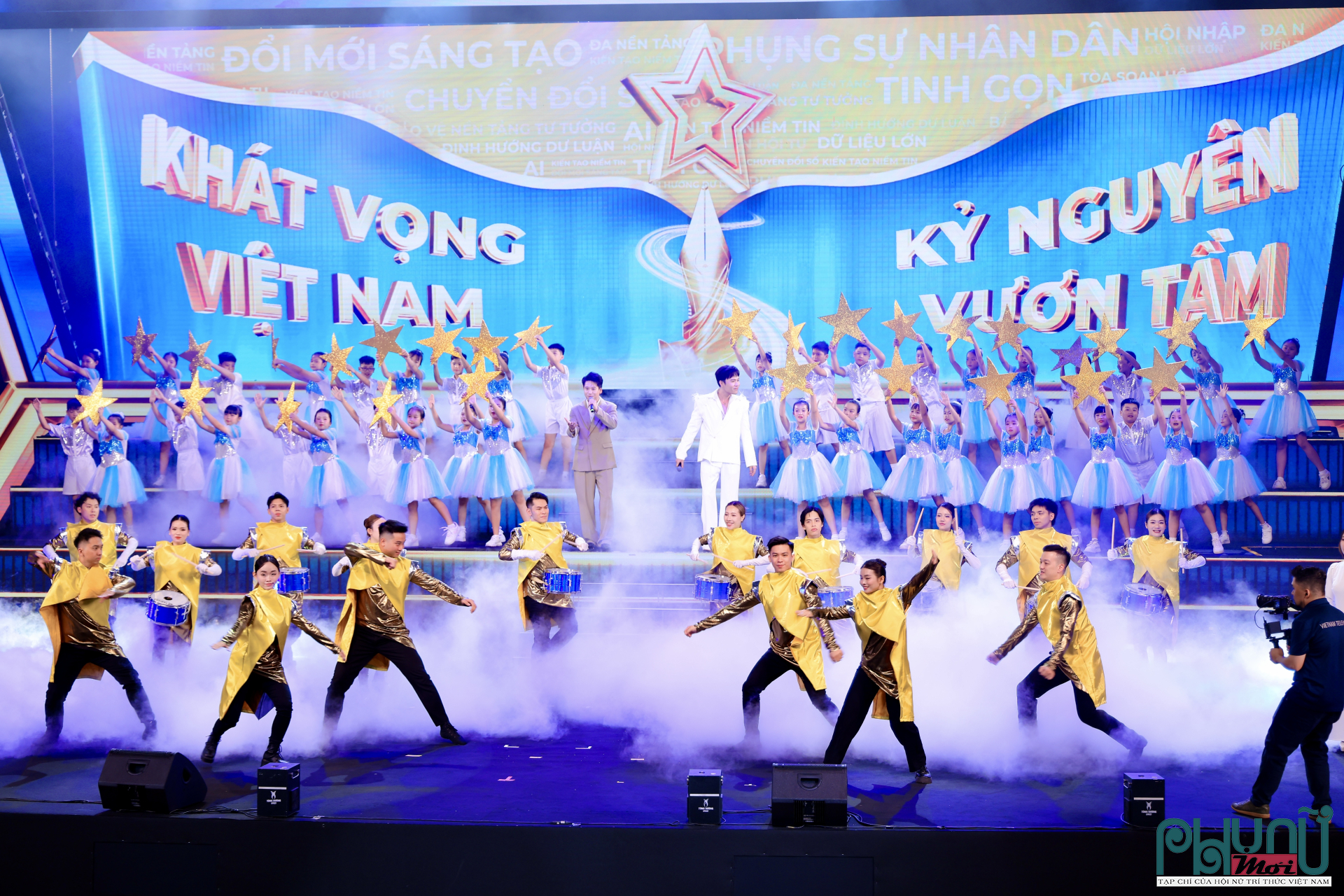 Tiết mục văn nghệ lại lễ trao Giải Báo chí Quốc gia.