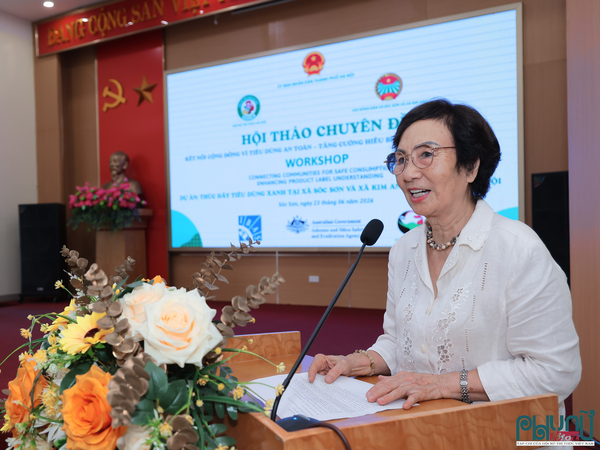 PGS.TS Bùi Thị An, Chủ tịch Hội Nữ trí thức Hà Nội phát biểu khai mạc.