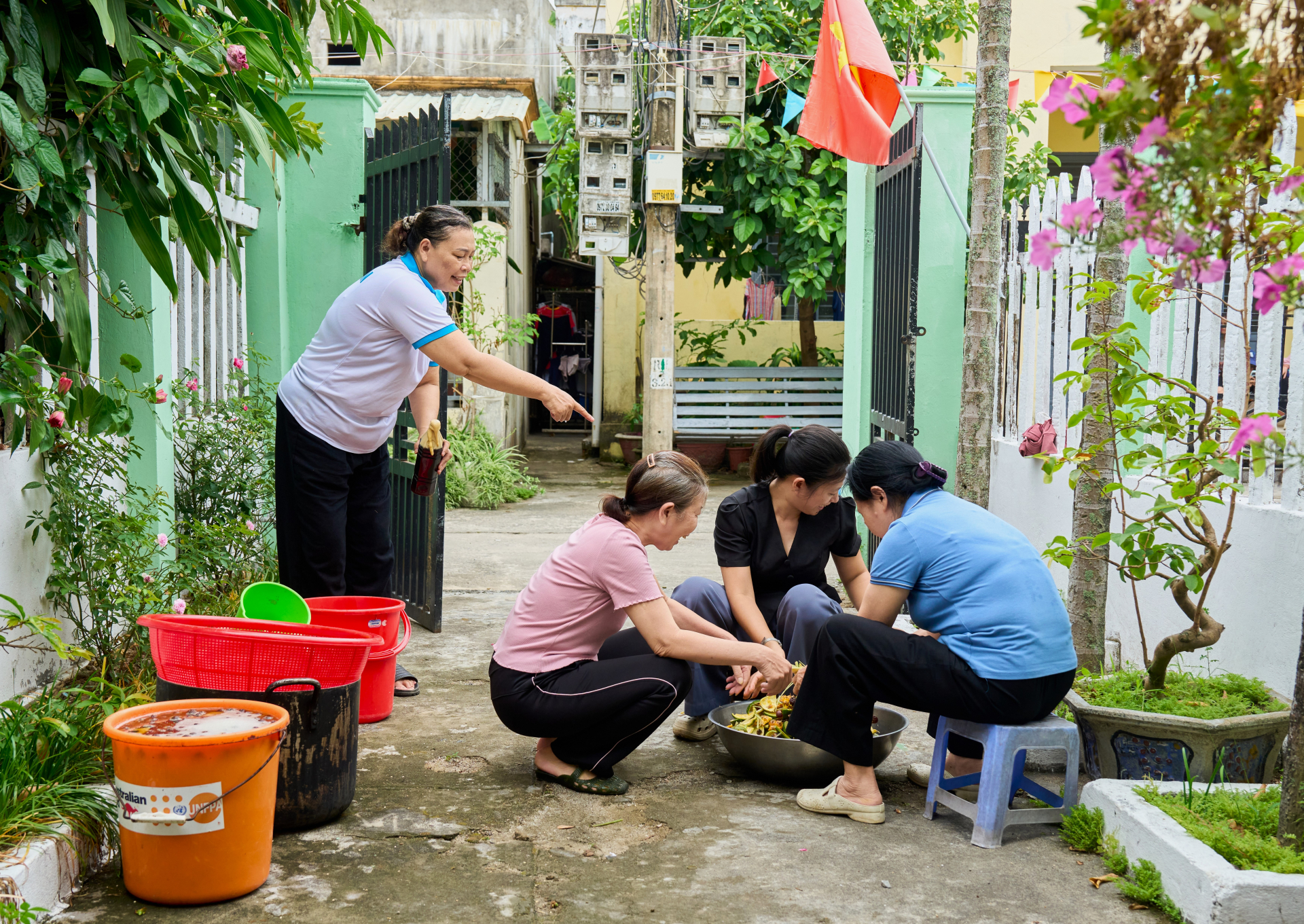 Mô hình sản xuất nước rửa bát sinh học được phụ nữ phường Hải Vân nghiên cứu và triển khai nhân rộng sau lớp tham quan học tập tại Hội An và Cù Lao Chàm trong khuôn khổ dự án