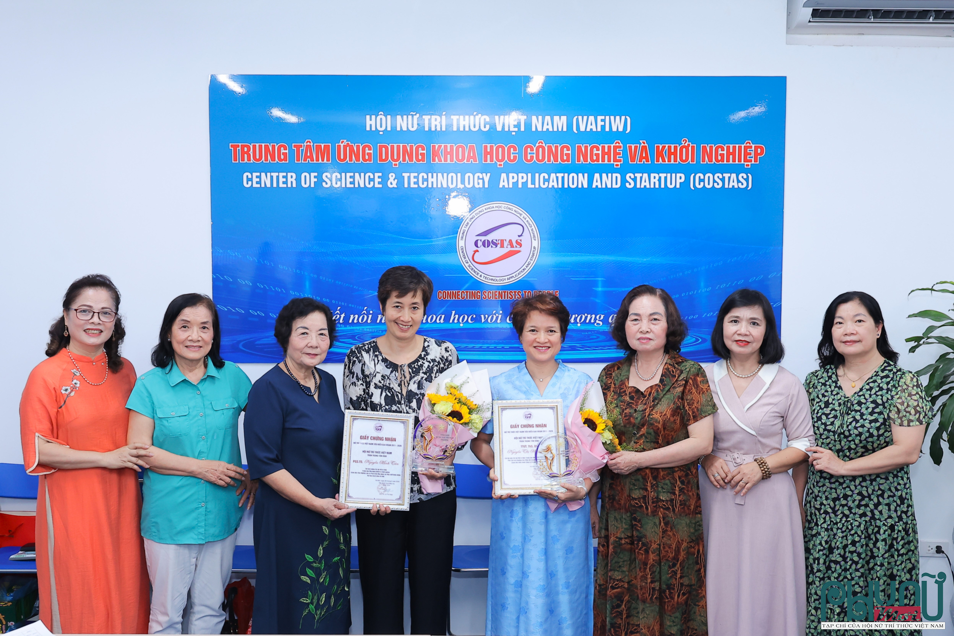 Lãnh đạo Hội Nữ trí thức Việt Nam đã trao Giấy chứng nhận vinh danh Nữ trí thức tiêu biểu giai đoạn 2011–2026 cho ThS.DS. Nguyễn Thị Hương Liên
