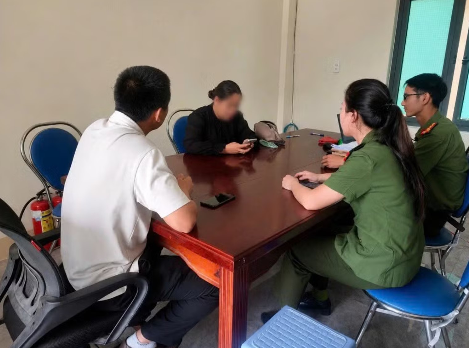 63 trường hợp bị mời làm việc, răn đe, xử lý vì có hành vi tương tác, bình luận, chia sẻ các thông tin xấu độc từ hệ thống trang, kênh, nhóm của đối tượng Lê Trung Khoa. Ảnh: CACC