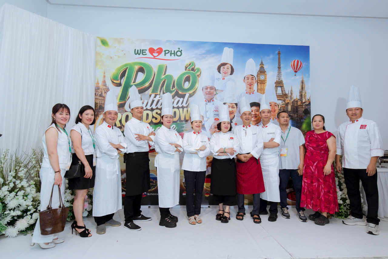 Phở và gỏi cuốn Việt chinh phục thực khách Praha bằng hương vị và câu chuyện văn hóa