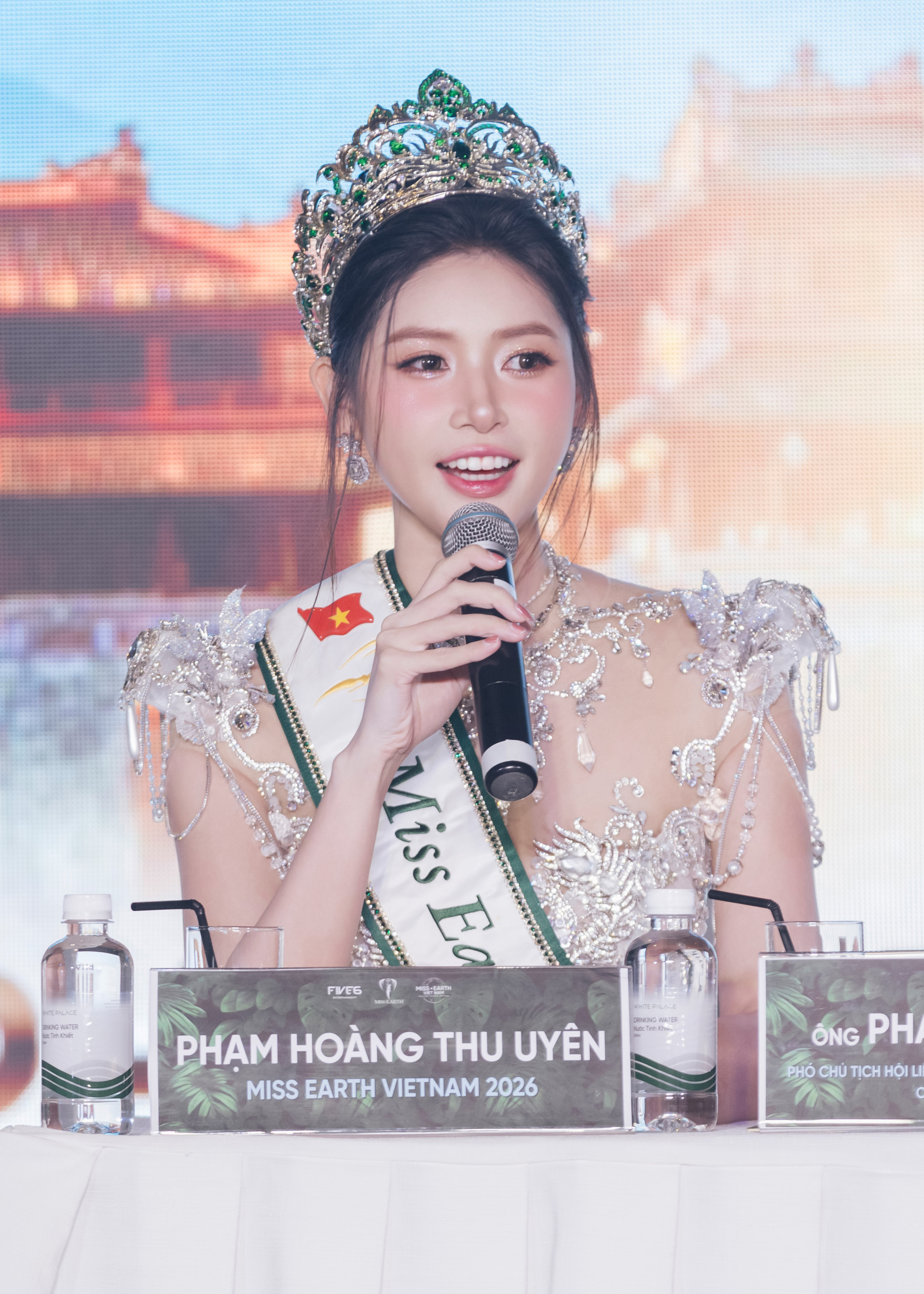 Phạm Hoàng Thu Uyên chia sẻ tại buổi công bố đại diện Việt Nam tại Miss Earth 2026