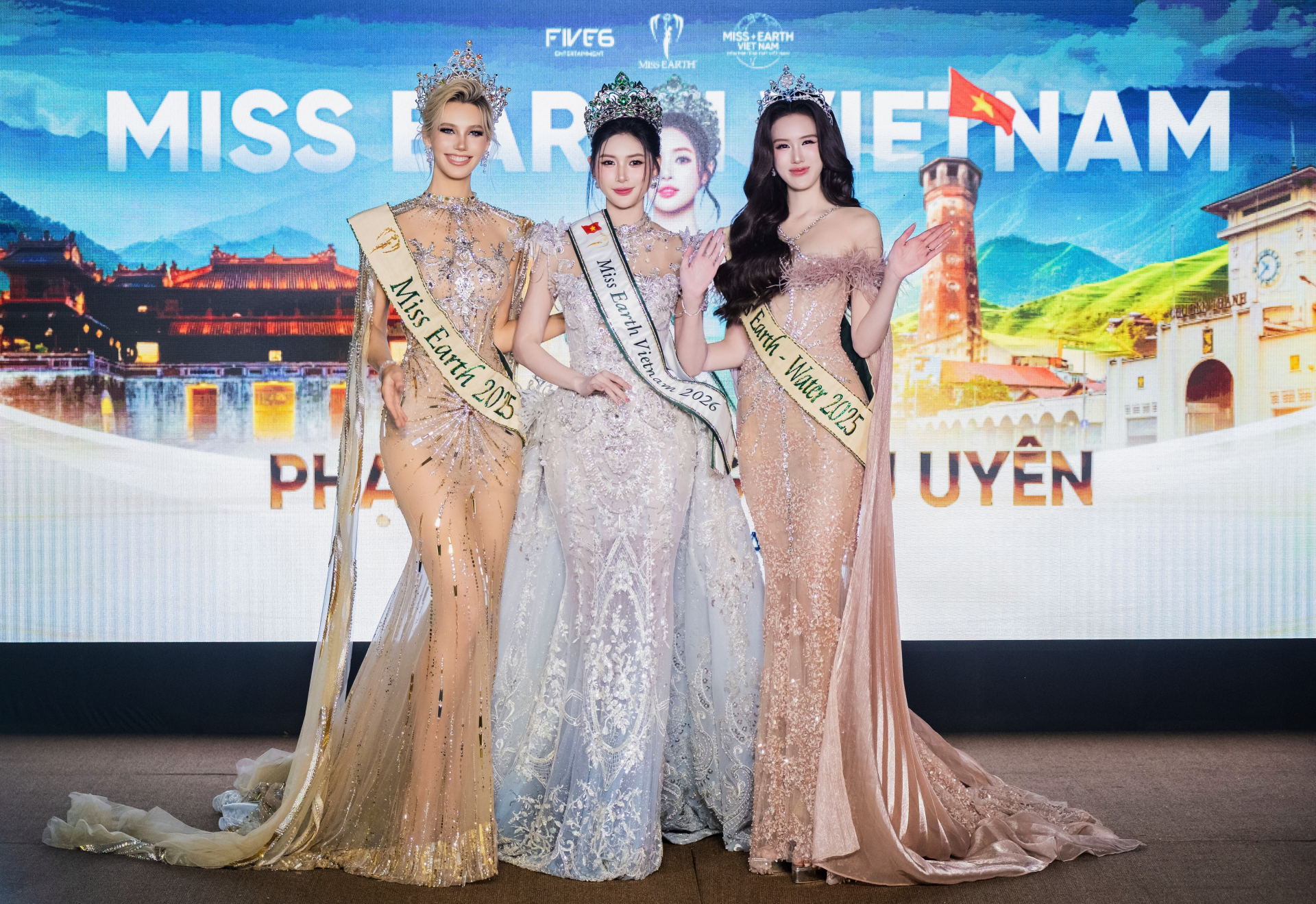 Miss Earth 2025 Natálie Puškinová, Phạm Hoàng Thu Uyên và Miss Earth Water 2025 Trịnh Mỹ Anh