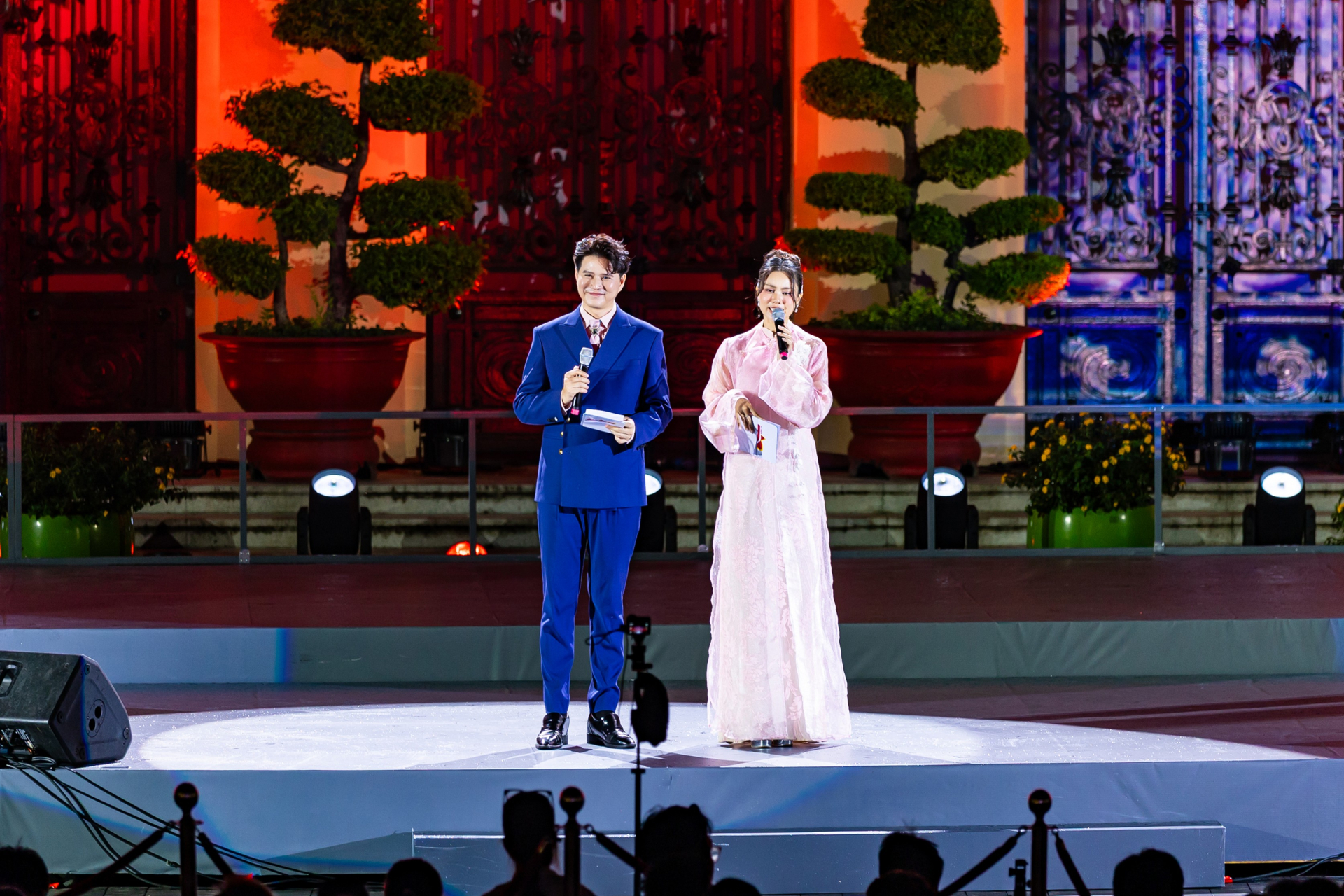 Giang Thái cùng MC Vũ Mạnh Cường dẫn dắt trong một chương trình kỷ niệm 50 năm thành phố mang tên Bác