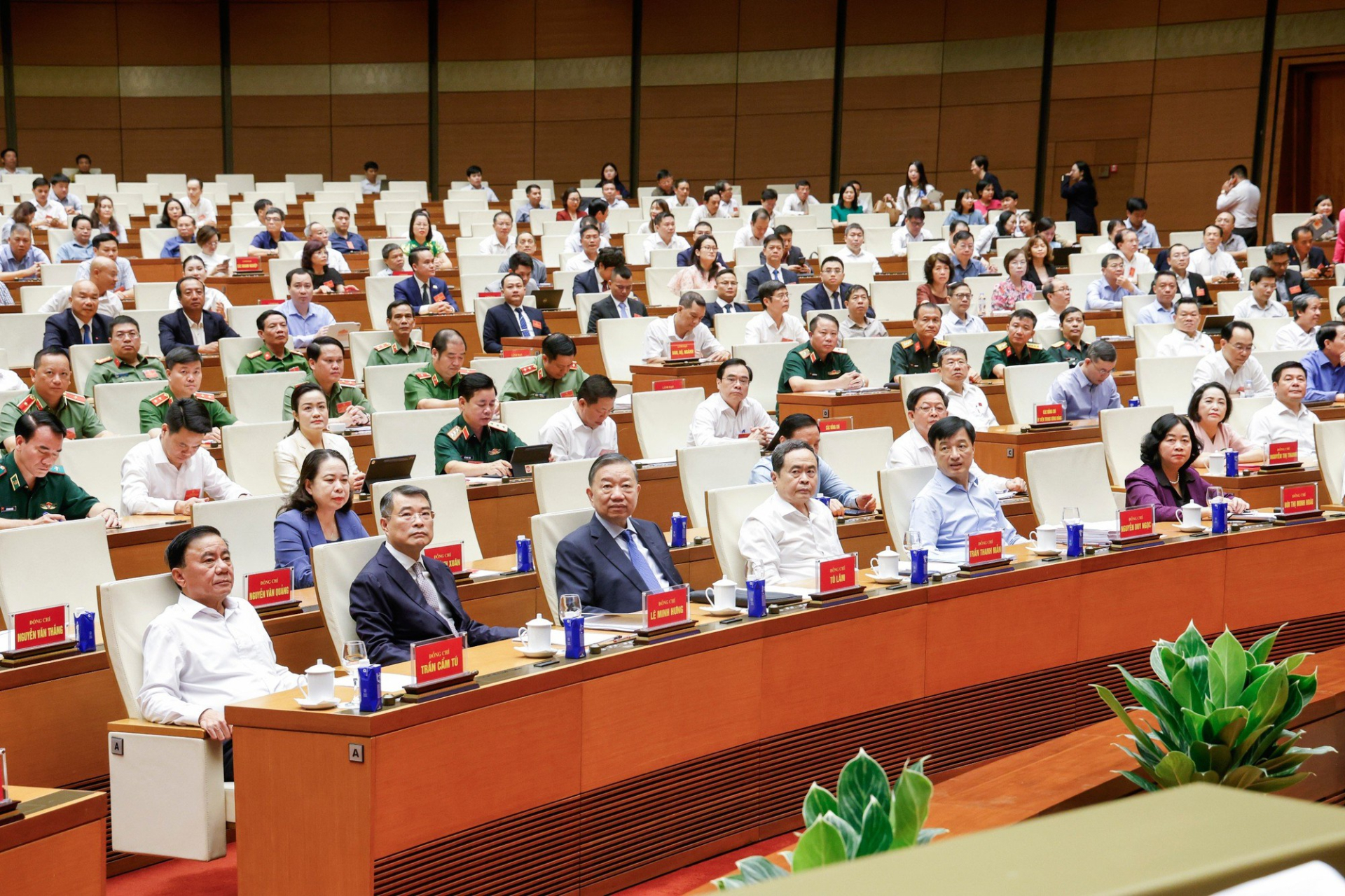 Tổng Bí thư, Chủ tịch nước Tô Lâm, Thủ tướng Chính phủ Lê Minh Hưng, Chủ tịch Quốc hội Trần Thanh Mẫn, Thường trực Ban Bí thư Trần Cẩm Tú và các đồng chí lãnh đạo Đảng, Nhà nước, và các địa biểu dự hội nghị. Ảnh: VGP