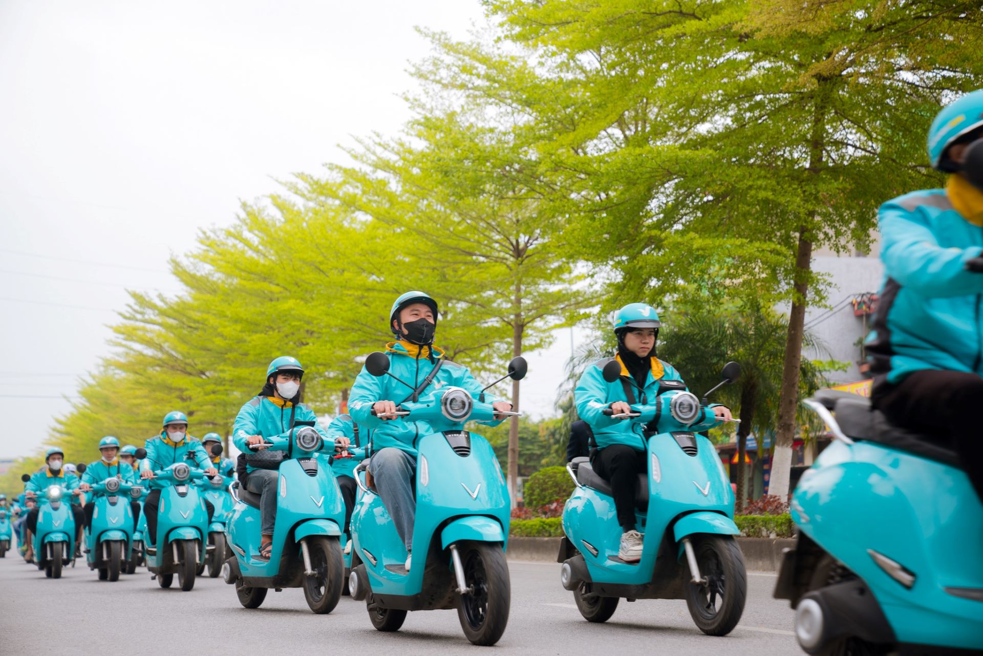 “Một ngày trung bình tôi chạy 170 km. Nếu tính cả tiền thuê pin, số tiền bỏ ra trong 1 tháng chỉ mất 175.000 đồng, bằng 1/10 so với tiền xăng ngày xưa”, anh Bằng chia sẻ.
