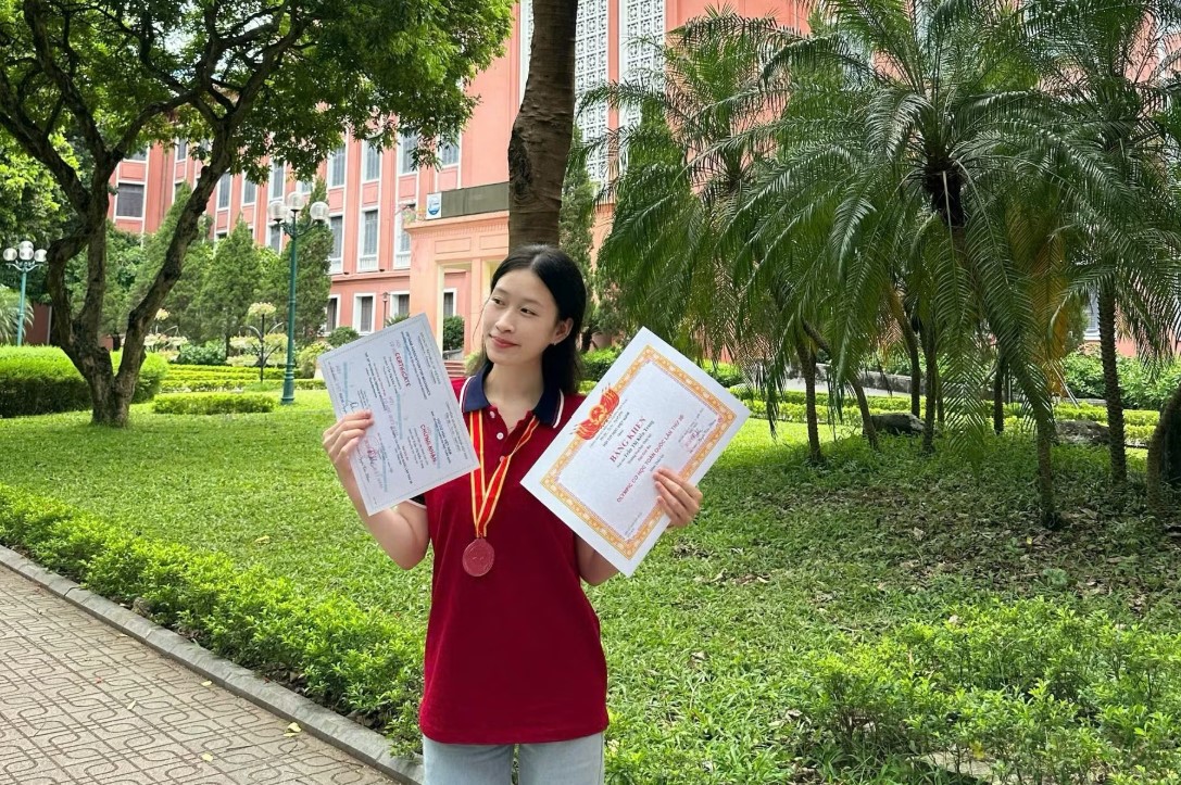 Trần Thị Kiều Trang nhận giải Ba Olympic Thủy lực toàn quốc, năm học 2025 - 2026.