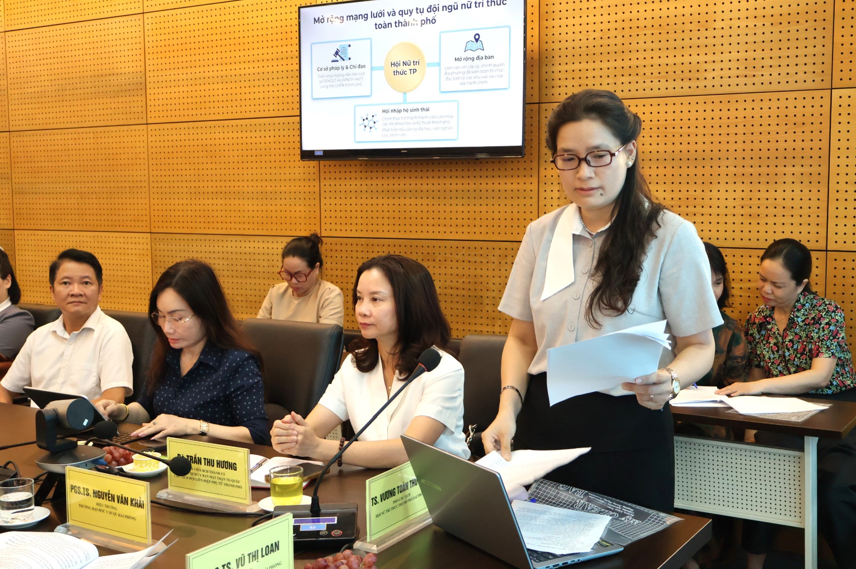 Báo cáo tại hội nghị, TS. Vương Toàn Thu Thủy, Bí thư Đảng ủy, Chủ tịch HĐND phường Thiên Hương, Phó Chủ tịch Hội Nữ trí thức thành phố, cho biết trong 6 tháng đầu năm 2026, Hội đã đạt nhiều kết quả tích cực trên các lĩnh vực.