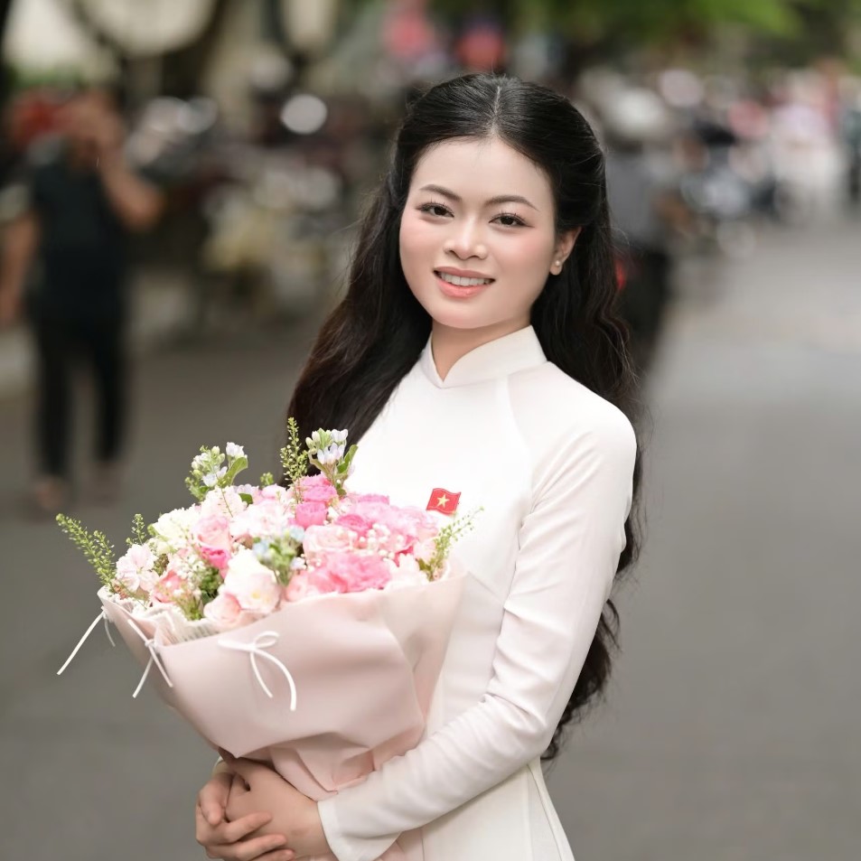 Tân cử nhân Sư phạm Hà Nội biến nghiên cứu khoa học thành học liệu miễn phí cho người học tiếng Trung
