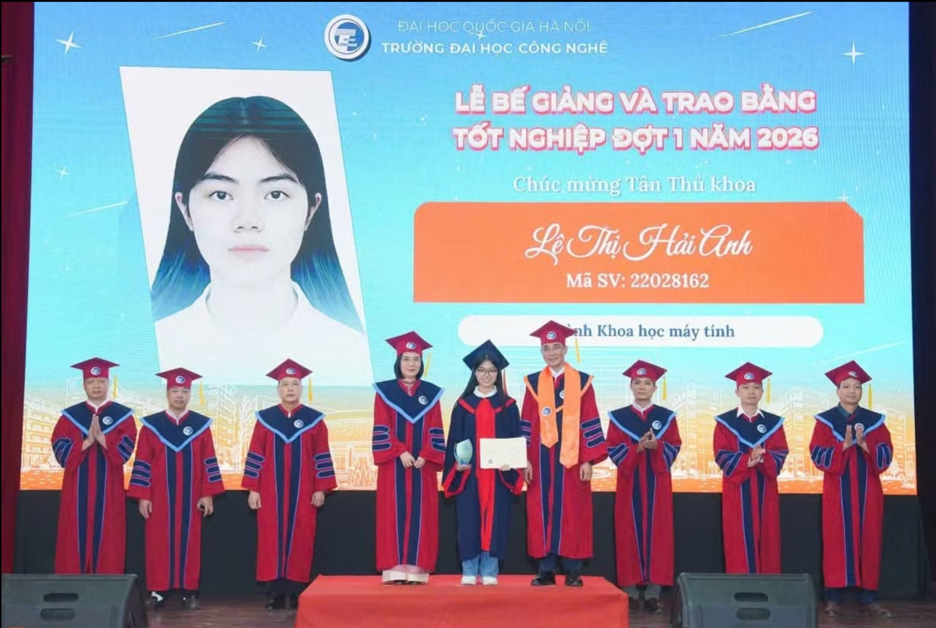 Lê Thị Hải Anh tốt nghiệp Thủ khoa ngành Khoa học Máy tính, Trường Đại học Công nghệ, Đại học Quốc gia Hà Nội