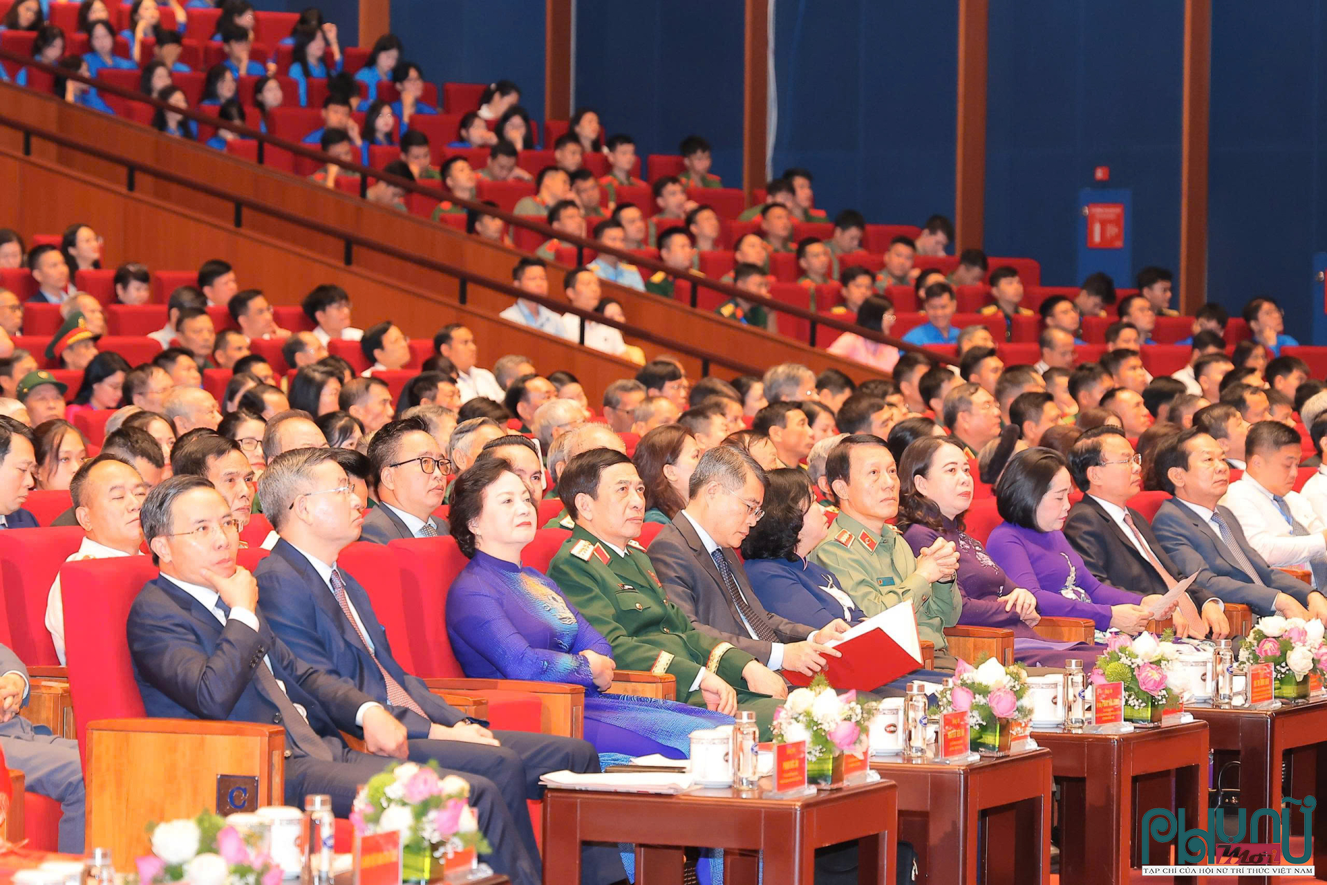 Tham dự hội nghị có các đồng chí lãnh đạo Đảng, Nhà nước; lãnh đạo các bộ, ban, ngành Trung ương....
