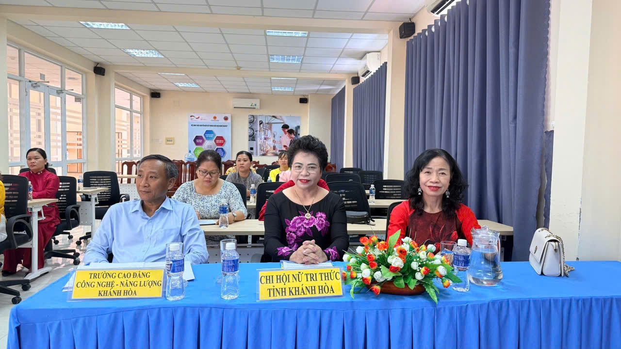 Các đại biểu tham dự chương trình