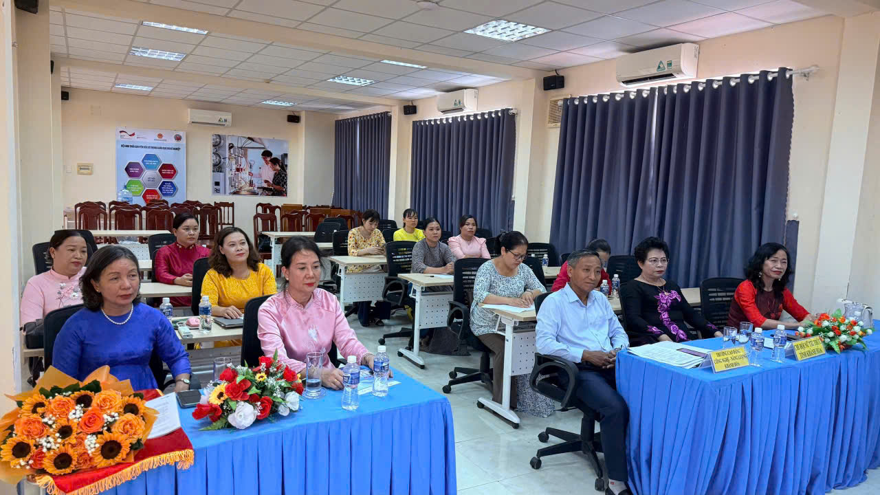 Các đại biểu tham dự chương trình