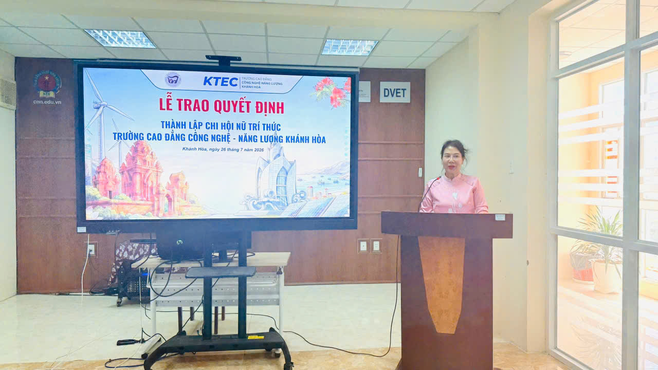 Cô Đỗ Thị Hương Sim, công bố Quyết định công nhận BCH