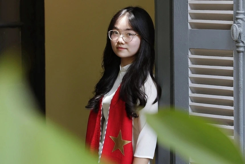 Nguyễn Vũ Thảo Trâm, á khoa ngành Sinh học, Trường Đại học Khoa học Tự nhiên, vừa giành học bổng tiến sĩ toàn phần tại Đại học Công nghệ Nanyang (Singapore), ngôi trường xếp thứ 12 thế giới theo bảng xếp hạng QS 2027.
