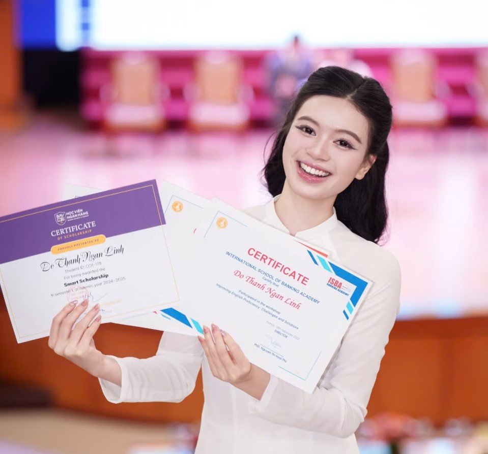Đỗ Thanh Ngân Linh tốt nghiệp loại xuất sắc (First Class Honours) ngành Kinh doanh quốc tế tại Đại học Coventry (Vương quốc Anh) và lựa chọn theo đuổi con đường nghiên cứu khoa học