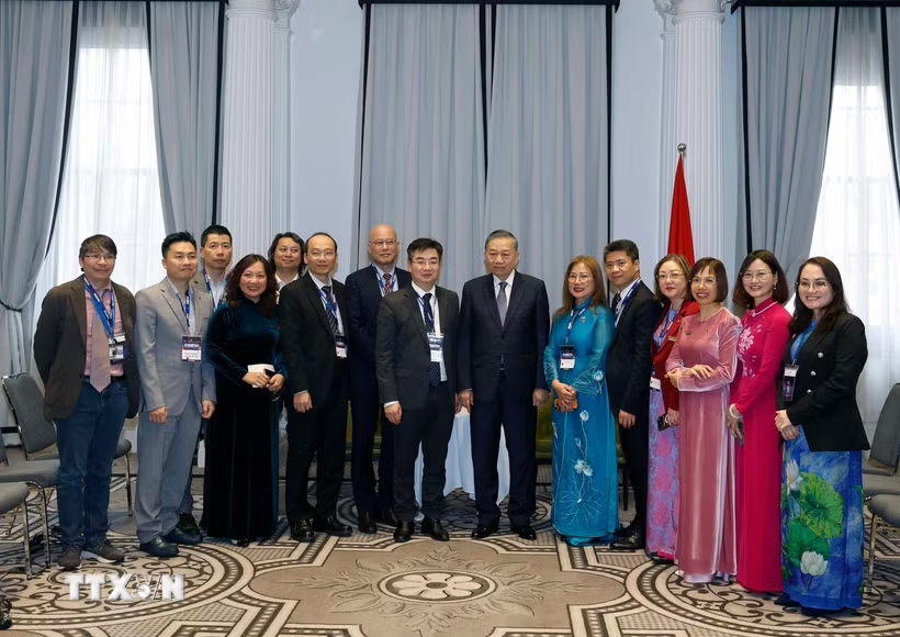 Tổng Bí thư, Chủ tịch nước Tô Lâm tiếp một số trí thức, nhà khoa học tiêu biểu thuộc Hội trí thức, chuyên gia người Việt tại Australia (VASEA) - Ảnh: TTXVN
