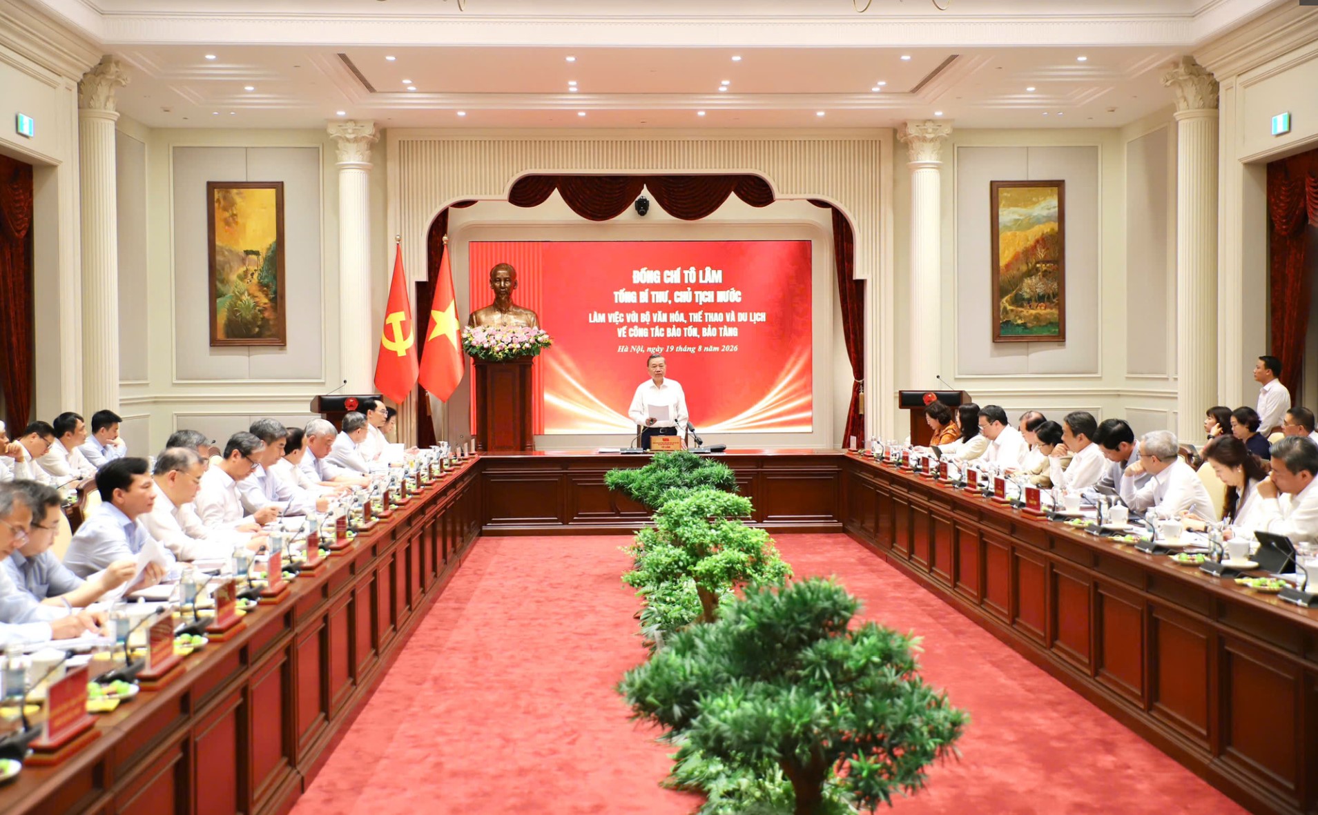 Quang cảnh phiên họp. Ảnh: Việt Hùng
