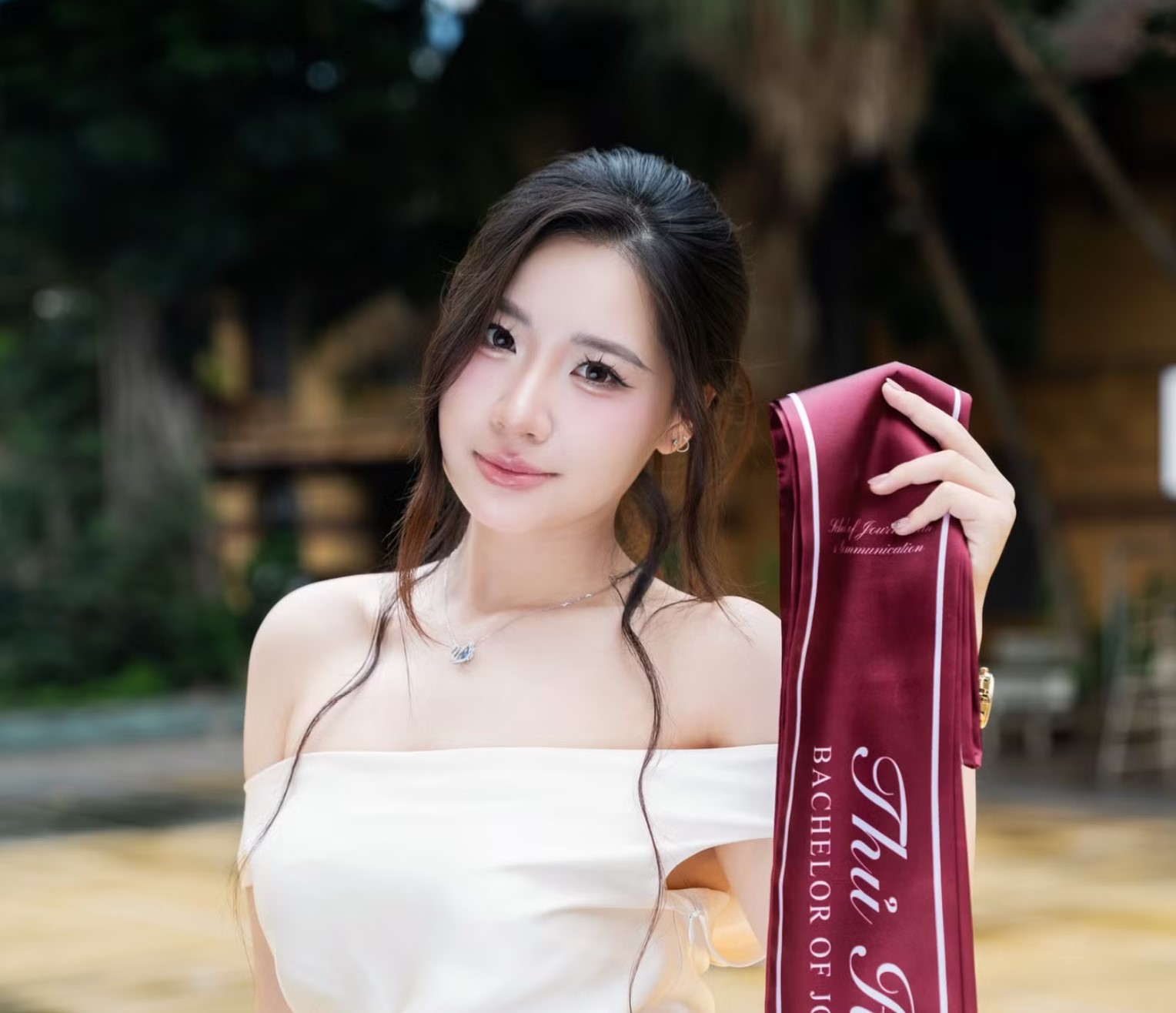 Lê Bảo Ngọc, thủ khoa đầu ra ngành Báo chí, Trường Đại học Khoa học Xã hội và Nhân văn, Đại học Quốc gia Hà Nội, tốt nghiệp với GPA 3,84/4,0. Ảnh: NV