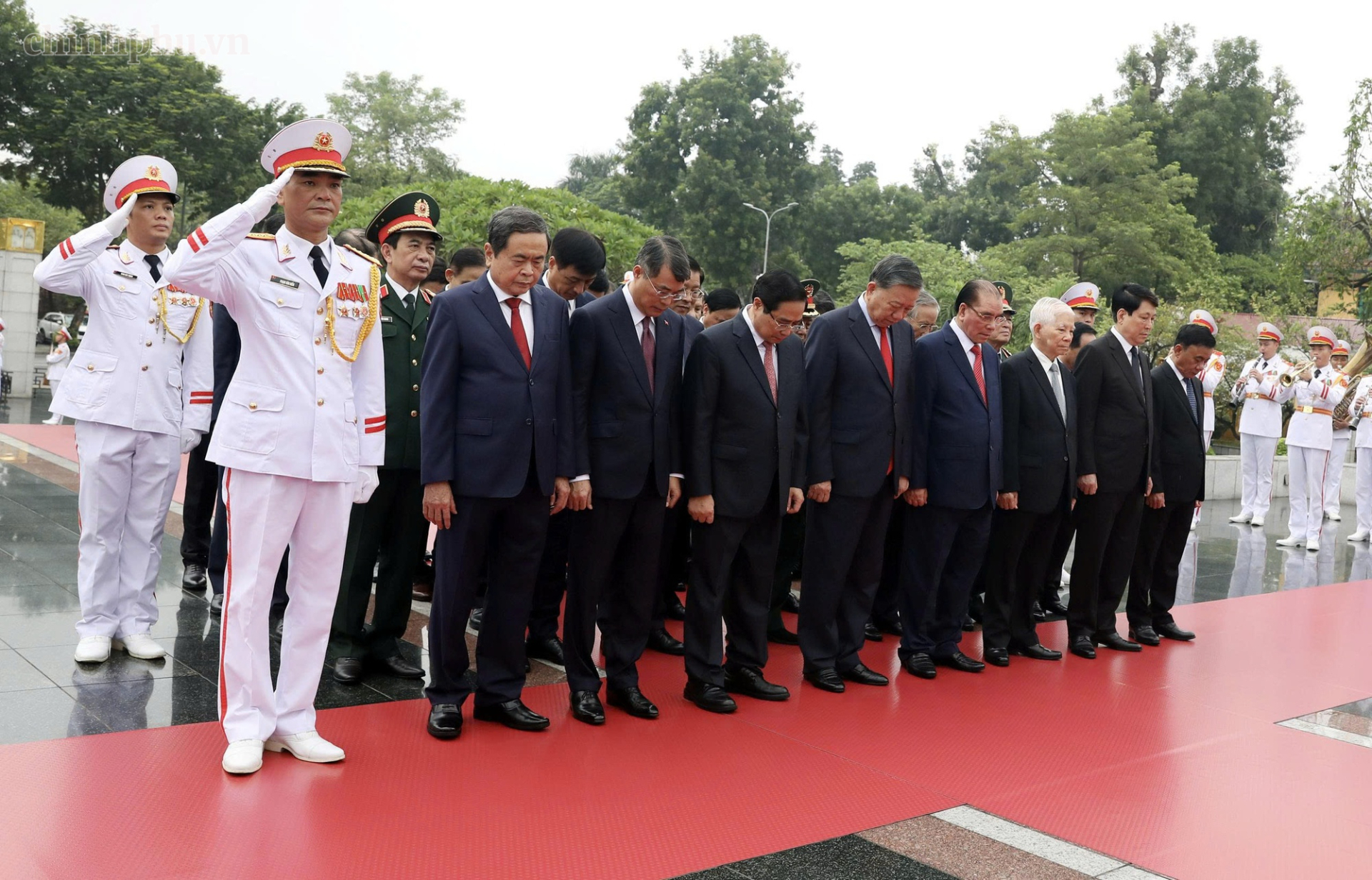 Lãnh đạo Đảng, Nhà nước tưởng niệm các Anh hùng liệt sĩ - Ảnh: chinhphu.vn/Nhật Bắc