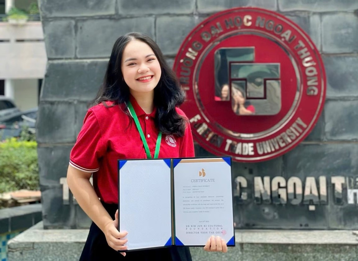 Nguyễn Thị Thảo, sinh viên ngành Quản trị Kinh doanh quốc tế, Trường ĐH Ngoại thương, nhận học bổng toàn phần chương trình thạc sĩ Kinh doanh và Tài chính tại ĐH Carlos III Madrid, Tây Ban Nha. Ảnh: NV