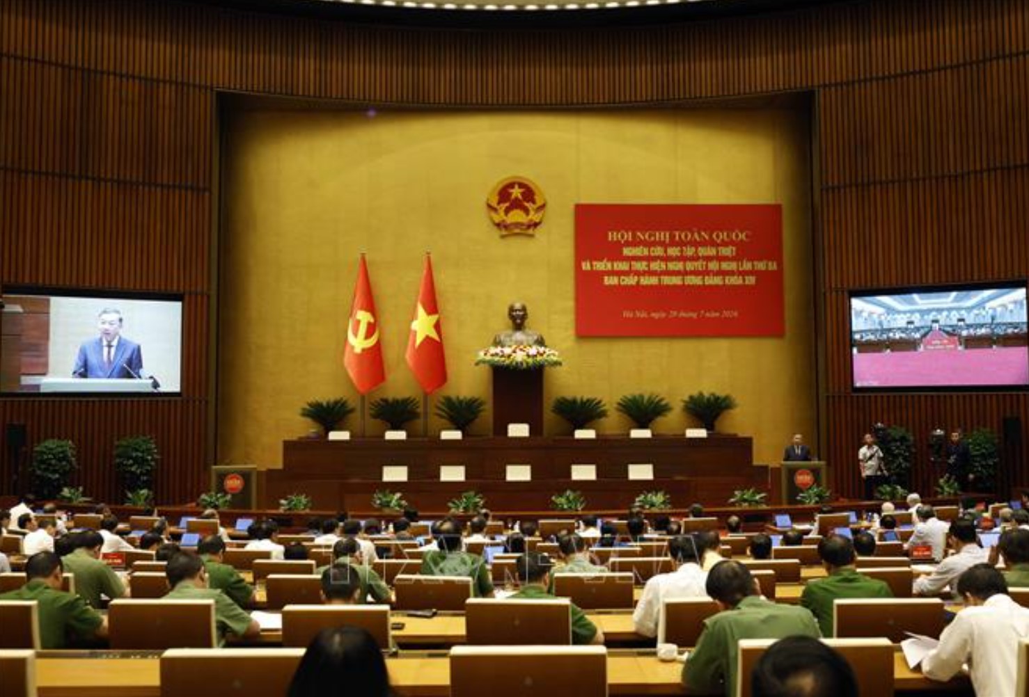 Tổng Bí thư, Chủ tịch nước Tô Lâm phát biểu chỉ đạo tại Hội nghị toàn quốc nghiên cứu, học tập, quán triệt và triển khai thực hiện Nghị quyết Hội nghị lần thứ ba Ban Chấp hành Trung ương Đảng khóa XIV. Ảnh: Thống Nhất/TTXVN