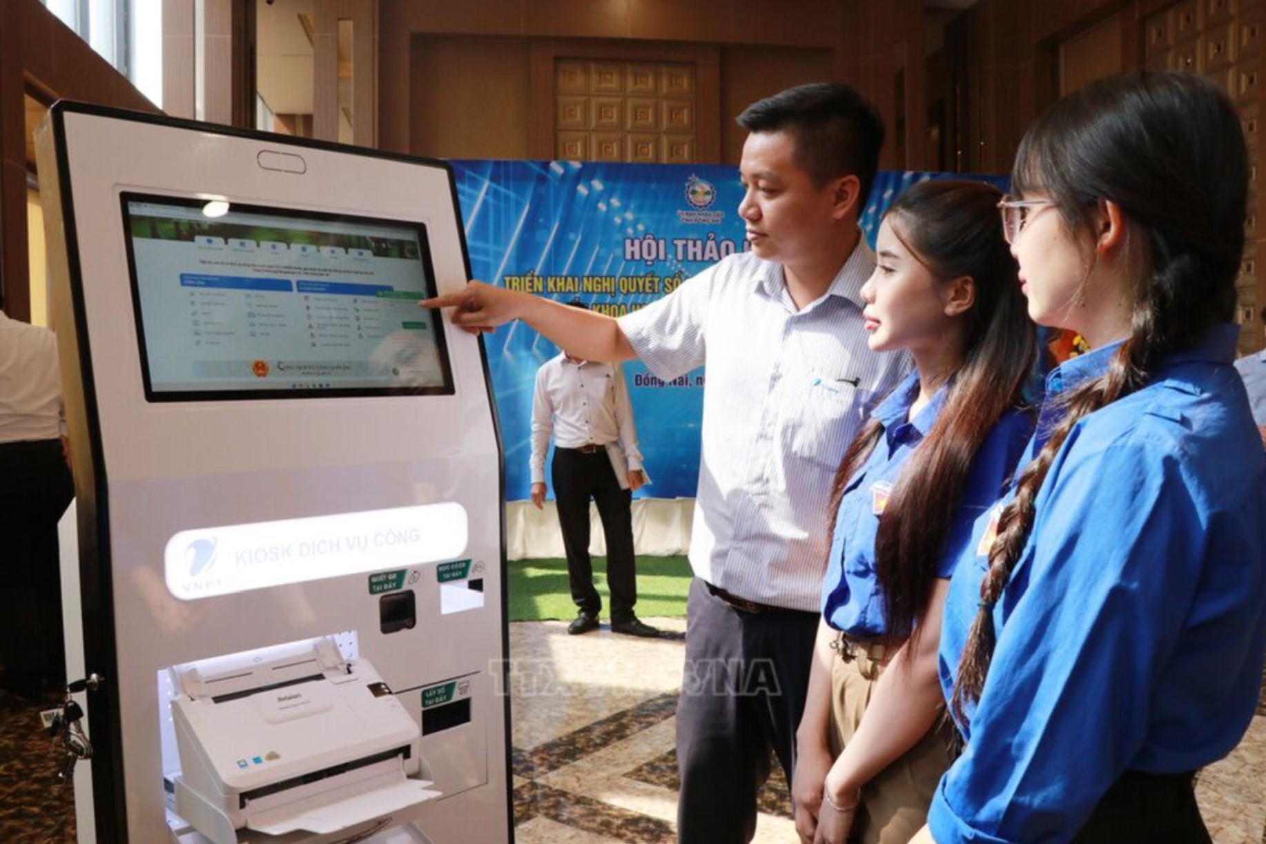 Trải nghiệm ứng dụng khoa học công nghệ, chuyển đổi số vào cuộc sống tại Đồng Nai. Ảnh: TTXVN