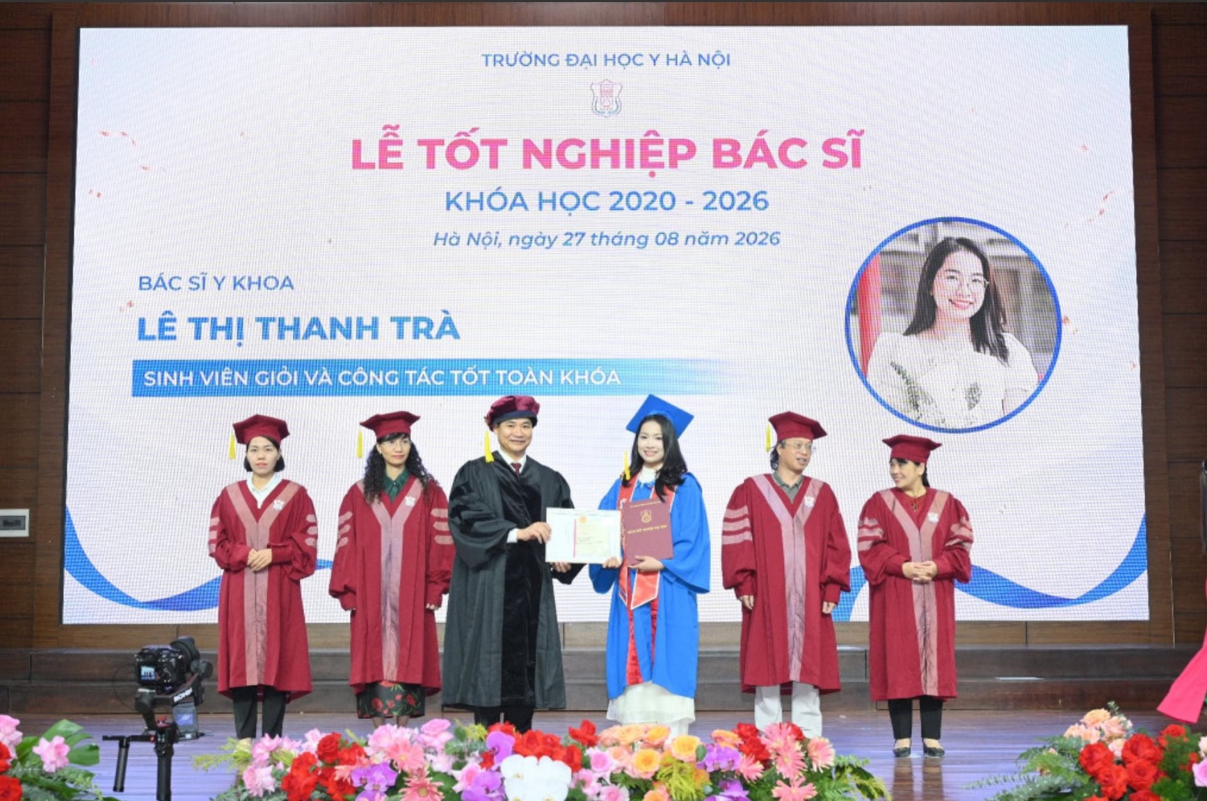 Lê Thị Thanh Trà trong lễ tốt nghiệp của trường đại học Y Hà Nội. Ảnh: FBNV