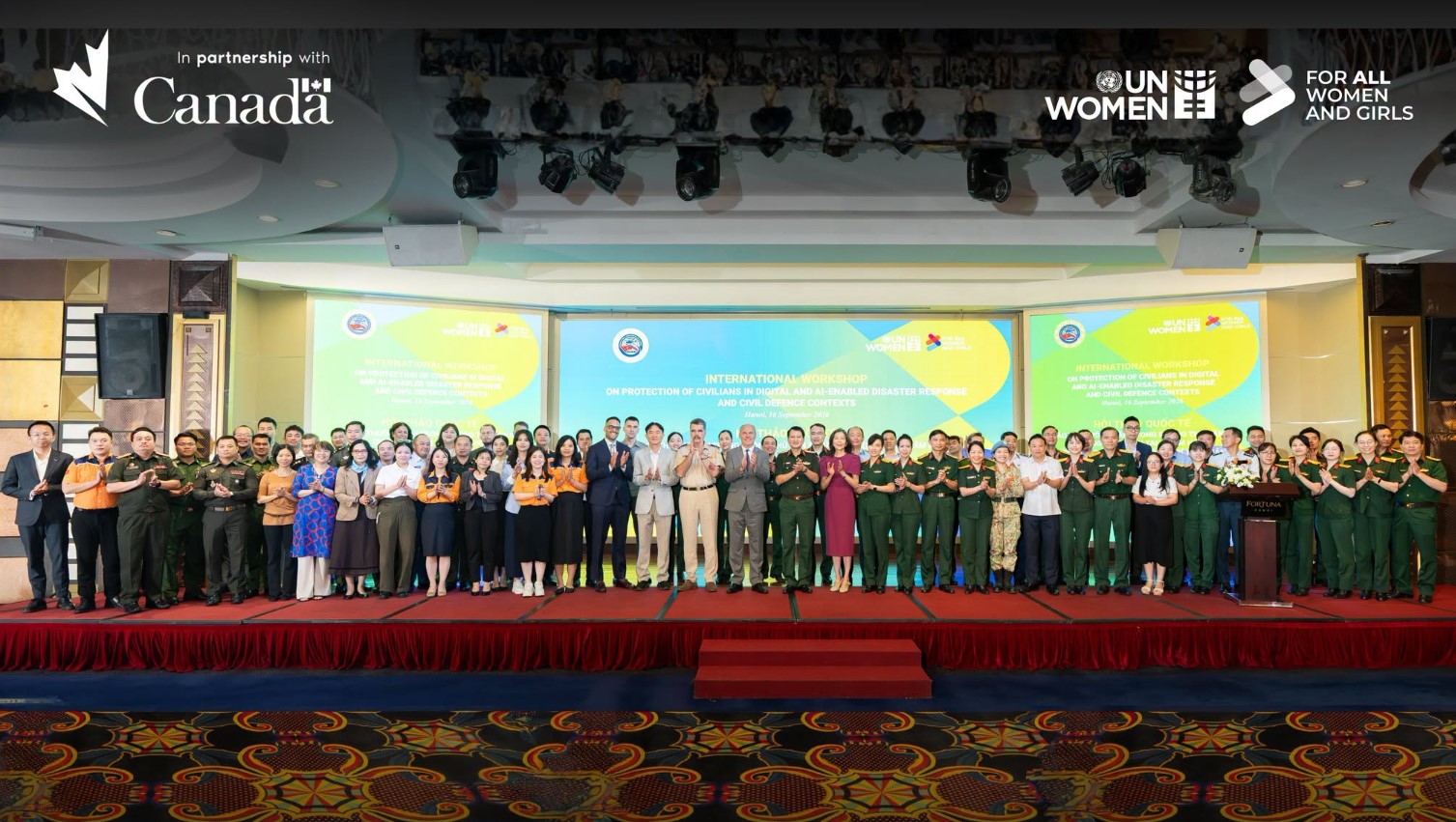 Các đại biểu chụp ảnh lưu niệm. Ảnh: UN Women Viet Nam