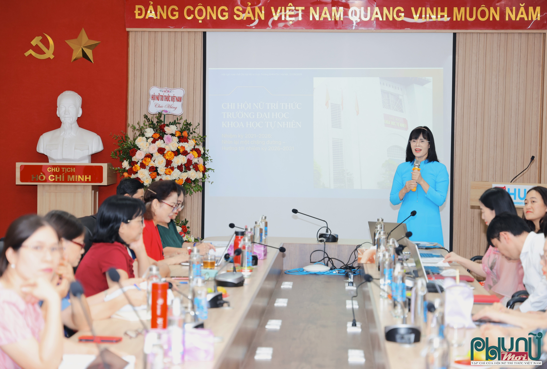 PGS.TS. Nguyễn Thị Hồng Minh, Chi hội trưởng Chi hội Nữ trí thức Trường Đại học Khoa học Tự nhiên báo cáo tại Đại hội.