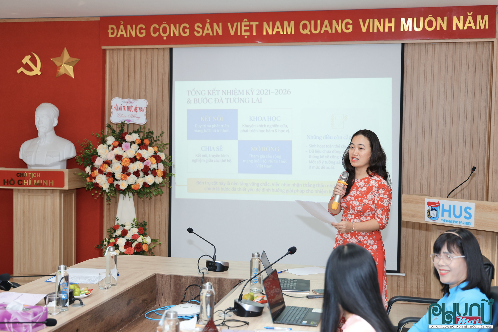 PGS.TS Lê Quỳnh Mai, Chi hội phó nhiệm kỳ 3, Chi hội trưởng nhiệm kỳ 4, Chi hội Nữ trí thức Trường Đại học Khoa học Tự nhiên trình bày phương hướng hoạt động của Chi hội trong thời gian tới.