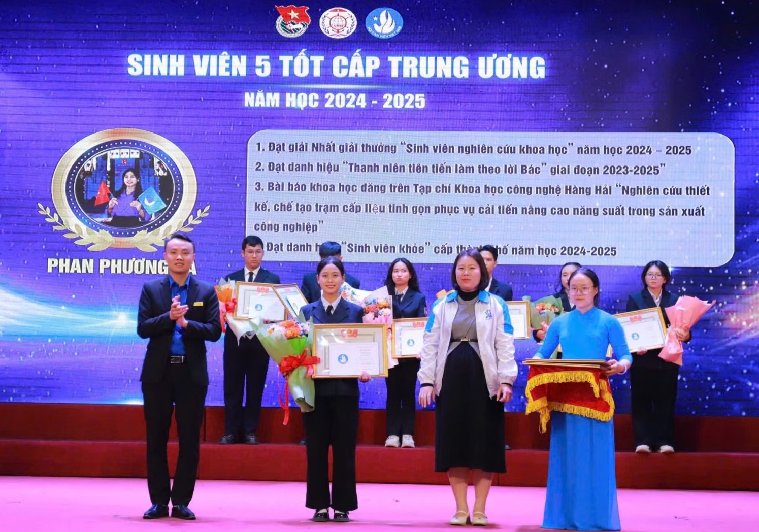 Phương Hà đạt danh hiệu “Sinh viên 5 tốt” cấp Trung ương, năm học 2024 - 2025. Ảnh: NV