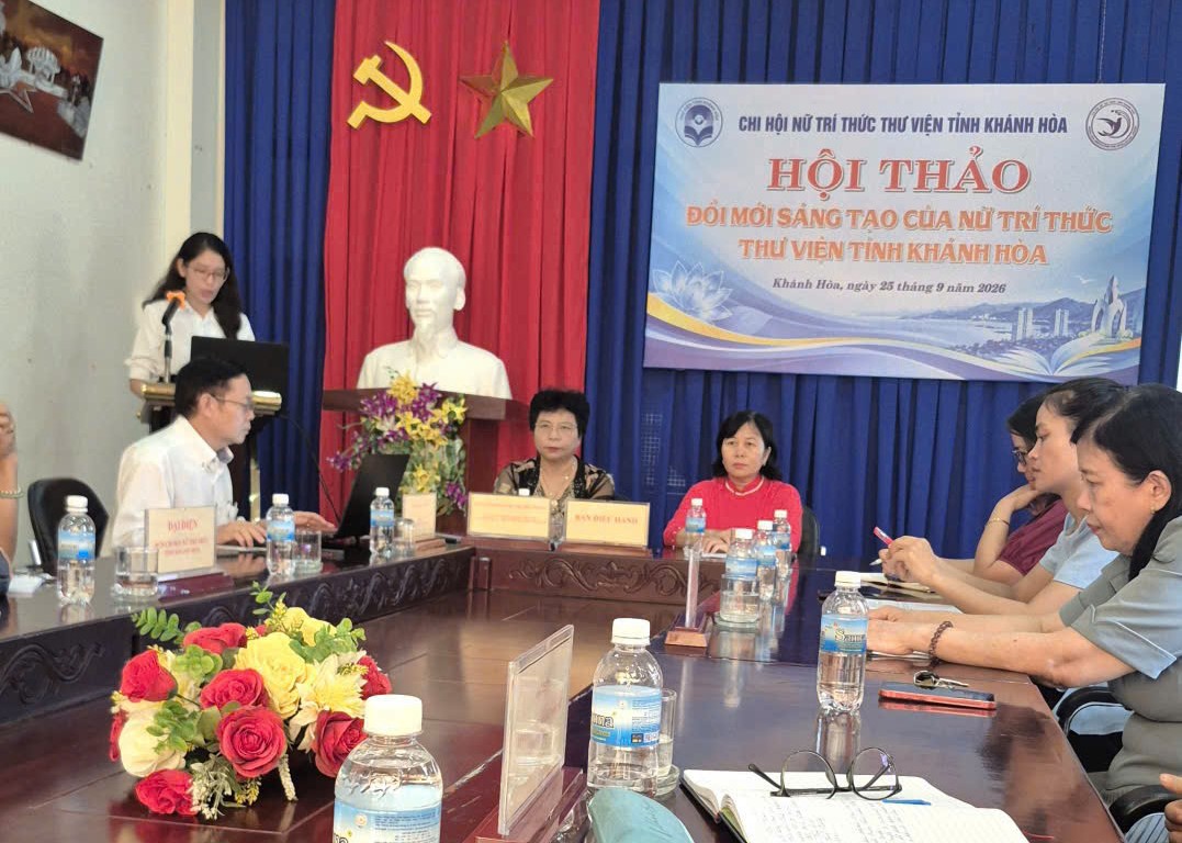 Quang cảnh Hội thảo “Đổi mới sáng tạo của nữ trí thức tại Thư viện tỉnh Khánh Hòa”