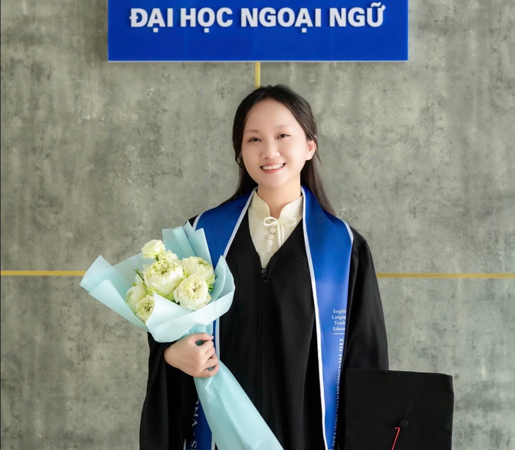 Nguyễn Thị Hương Giang tốt nghiệp xuất sắc ngành Sư phạm Tiếng Anh, Trường Đại học Ngoại ngữ, Đại học Quốc gia Hà Nội.