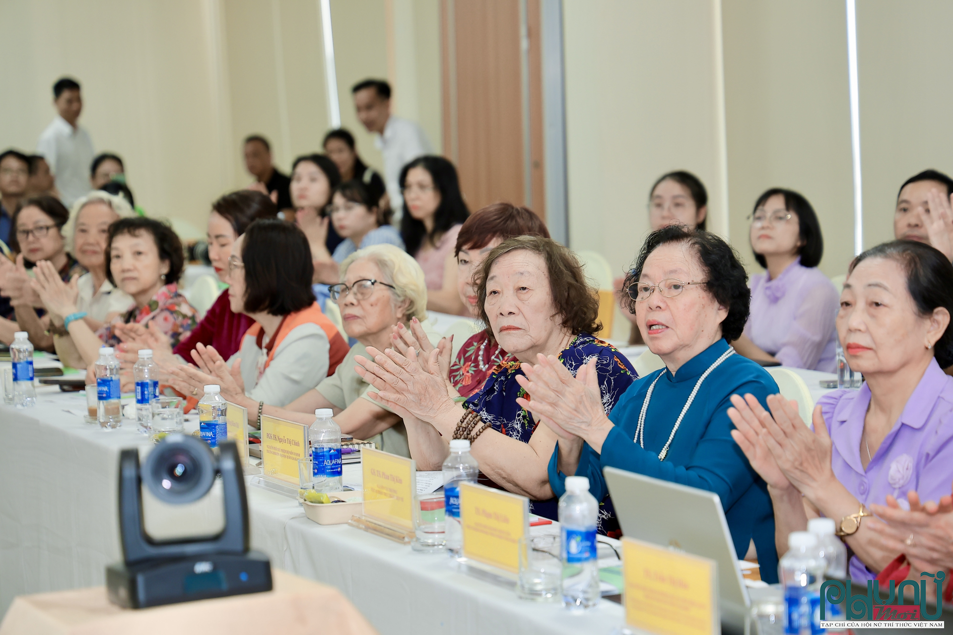 Các nhà khoa học tham dự Diễn đàn