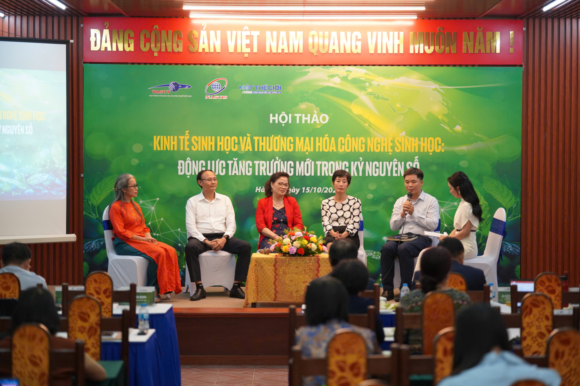 Các diễn giả thảo luận. Ảnh: HT