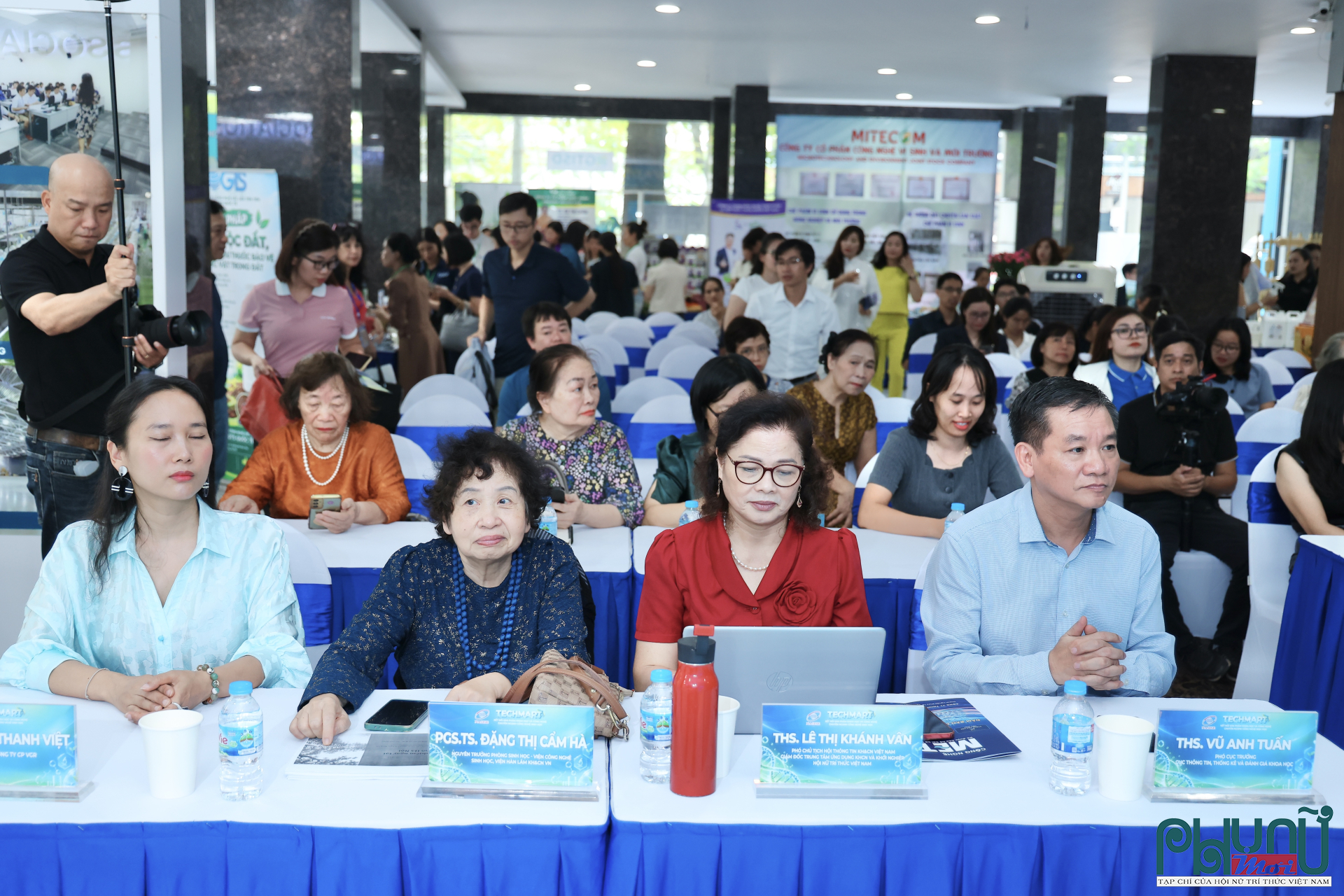Các đại biểu tham dự phiên hội thảo.