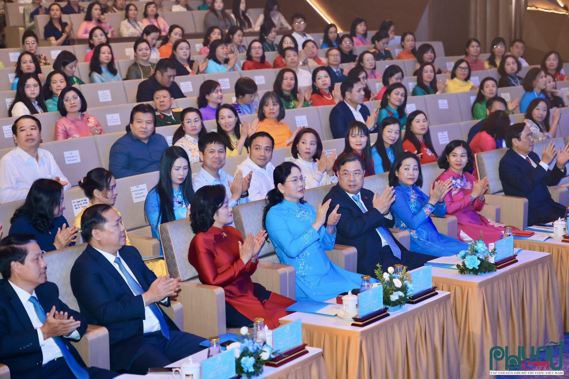 Các đại biểu tham dự chương trình