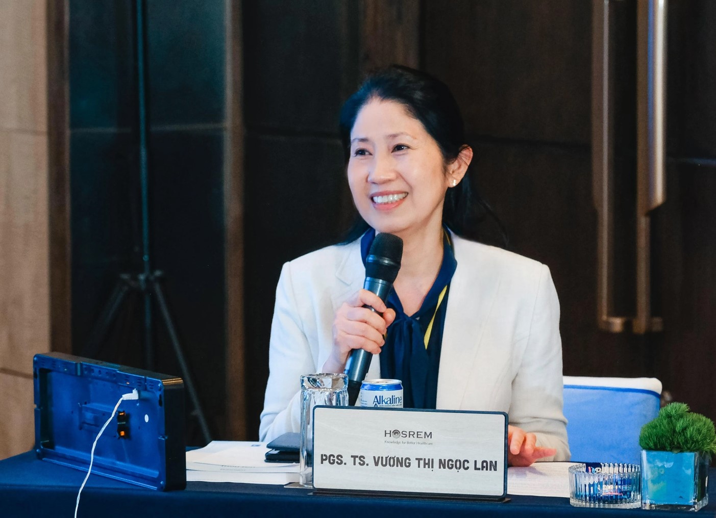 PGS-TS-BS Vương Thị Ngọc Lan, Phó hiệu trưởng Trường ĐH Y dược TP. Hồ Chí Minh, được vinh danh với bài báo khoa học được đăng trên tạp chí y khoa hàng đầu thế giới The Lancet với chỉ số Impact Factor (IF) lên tới 98,4. Ảnh: UMP