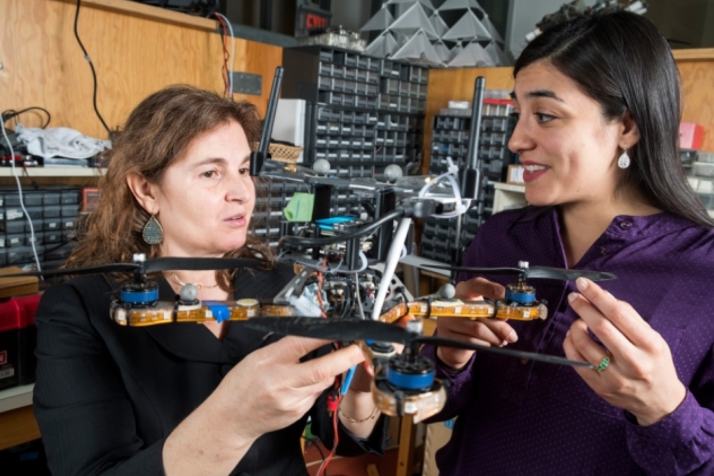 Daniela Rus, người phụ nữ Romania đang chế tạo những robot của tương lai tại MIT. Ảnh: MIT