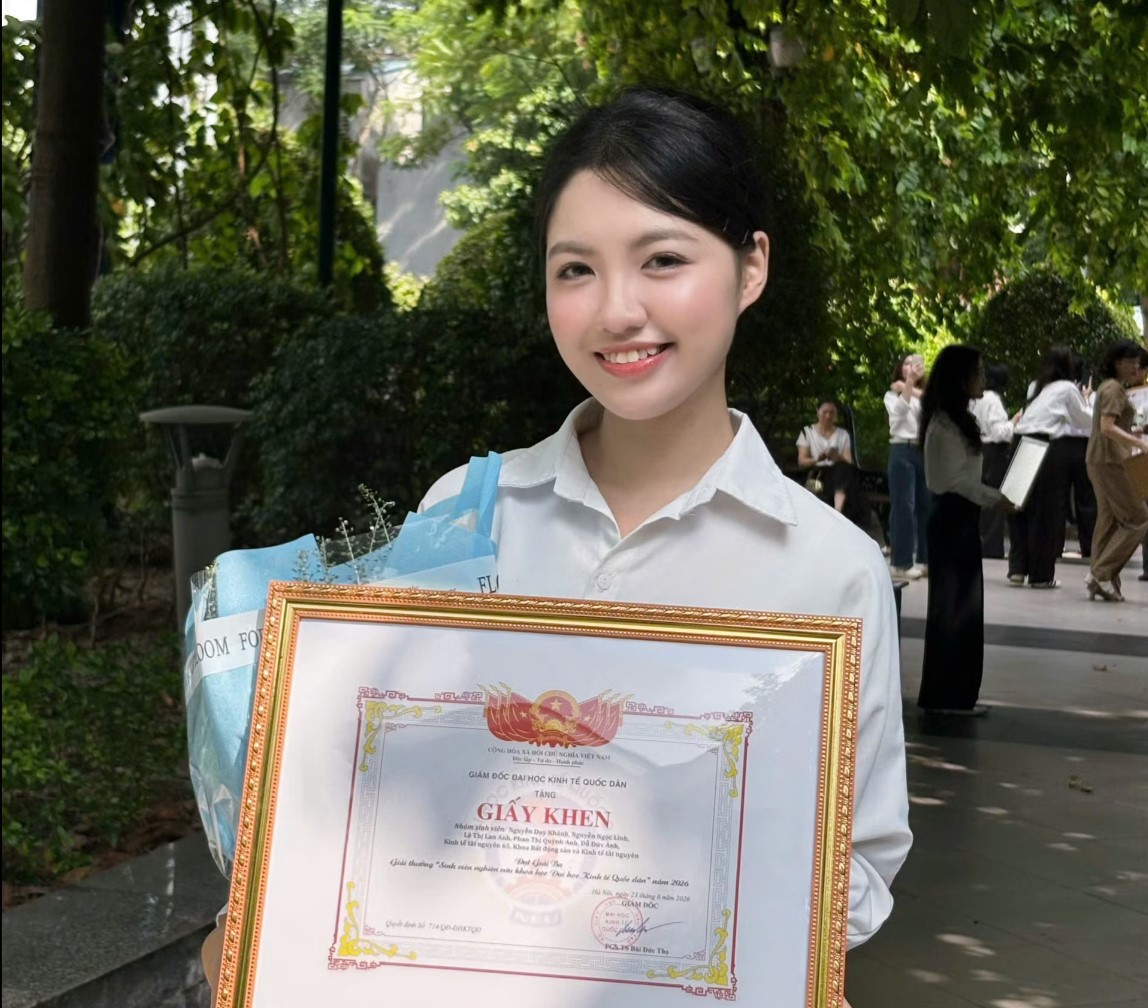 Nguyễn Ngọc Linh nhận giải Ba nghiên cứu khoa học cấp Đại học năm 2026, ghi dấu những nỗ lực trong học tập và nghiên cứu khoa học. Ảnh: NV
