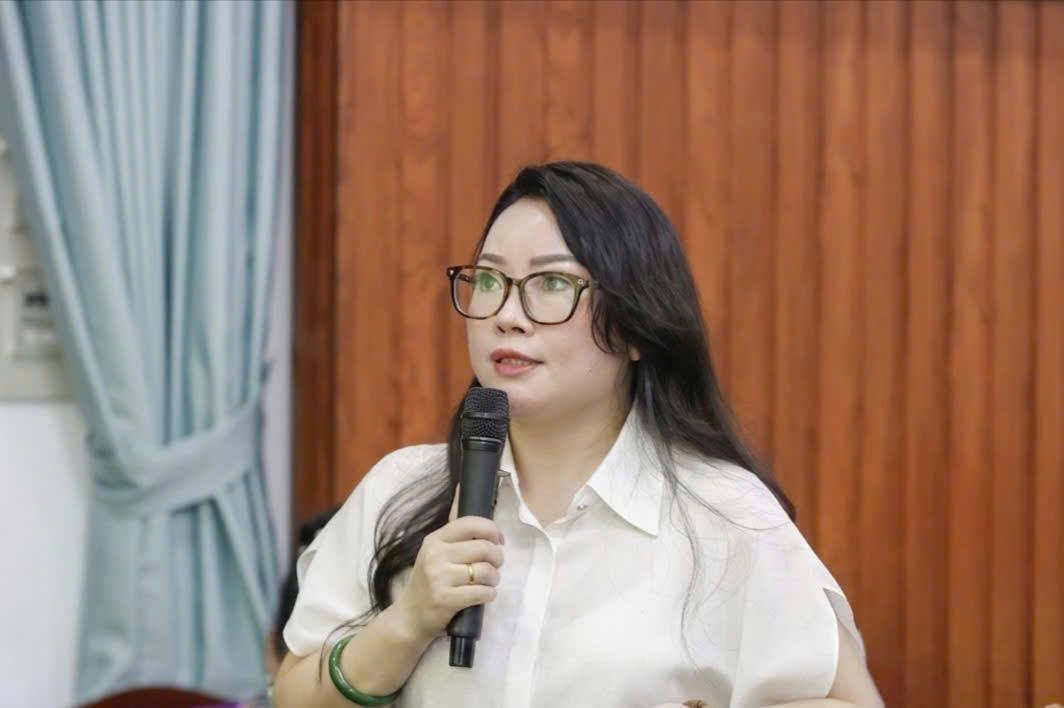 Bà Trần Thị Minh Hà - Chủ tịch CLB Doanh nông Việt Nam báo cáo chuyên đề tại hội thảo